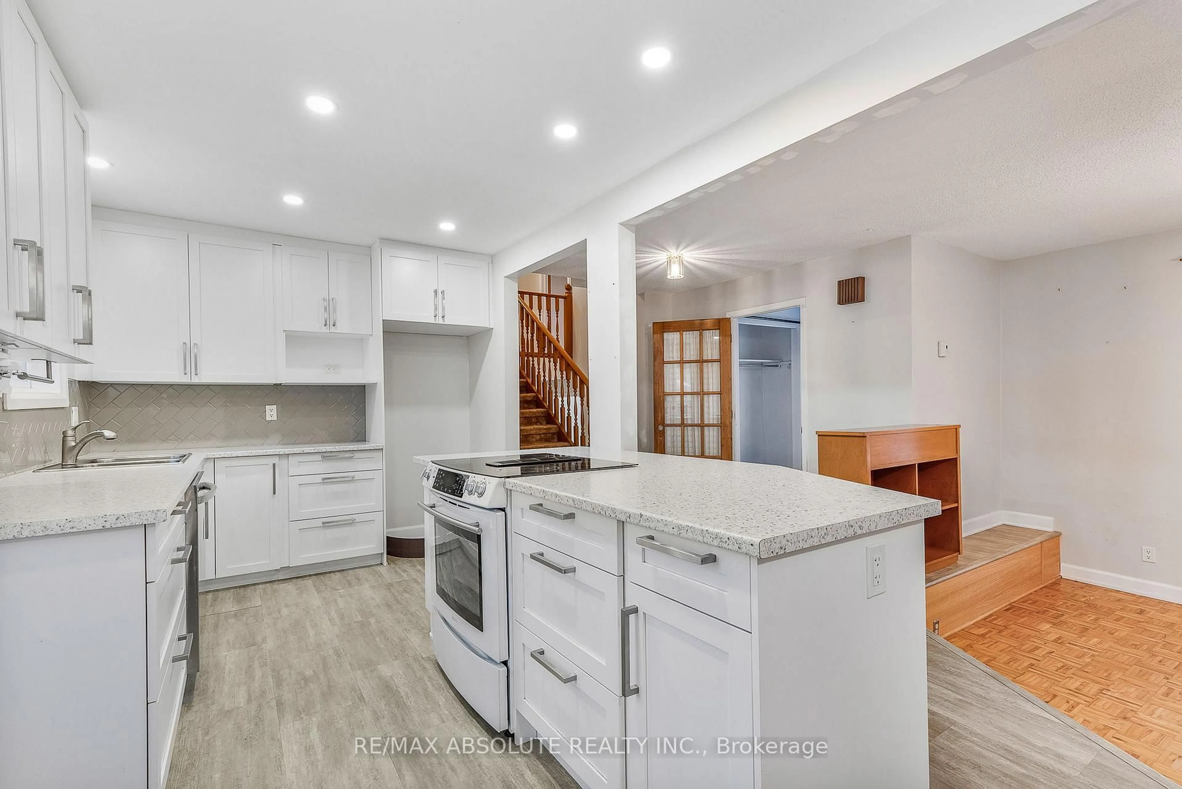 Open concept kitchen, unknown for 366 Charron St, Clarence-Rockland Ontario K4K 1B2