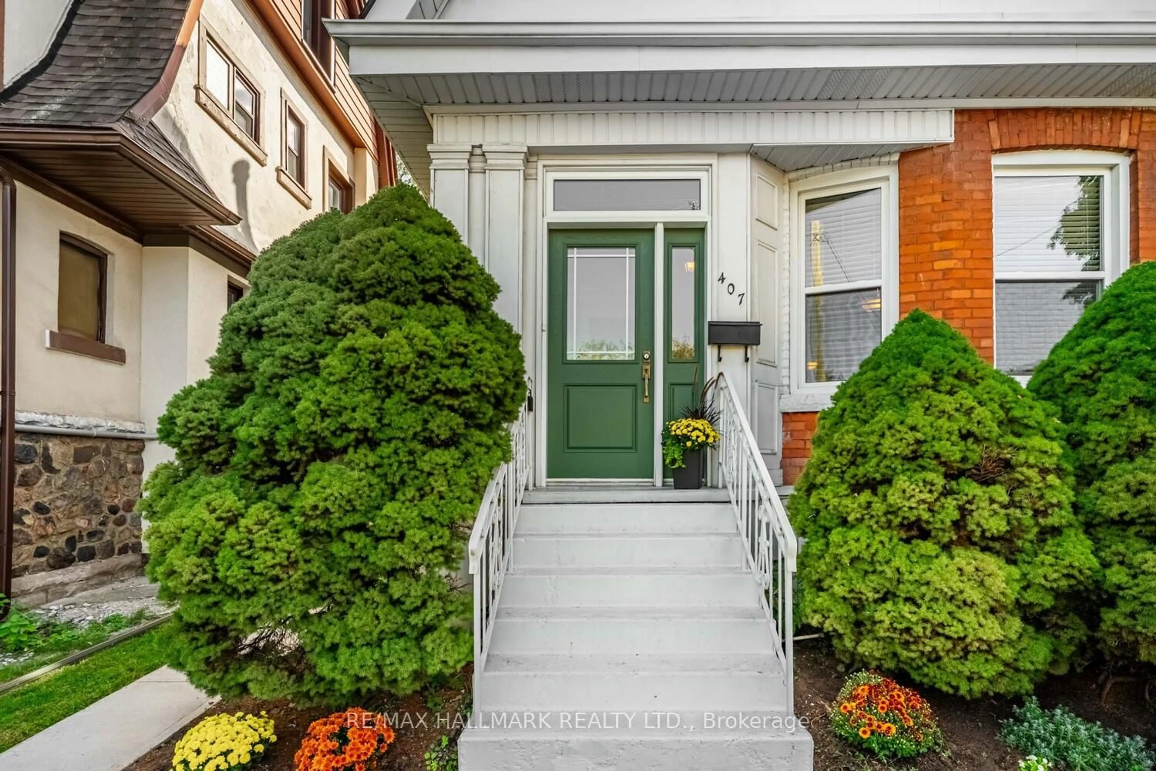 Indoor entryway for 407 Aberdeen Ave, Hamilton Ontario L8P 2R9