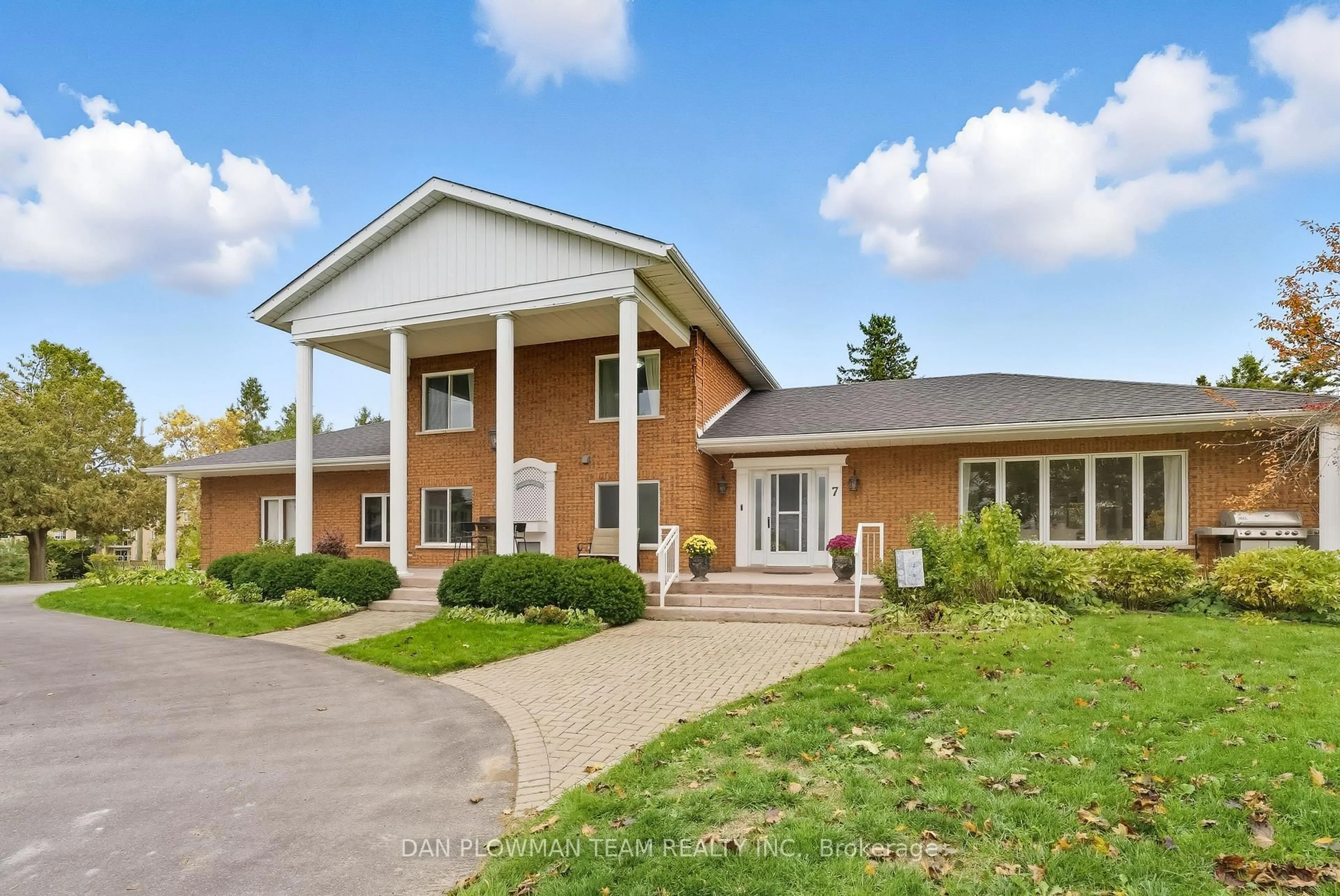 Home with brick exterior material, unknown for 7 Oliver Crt, Kawartha Lakes Ontario K9V 5V9