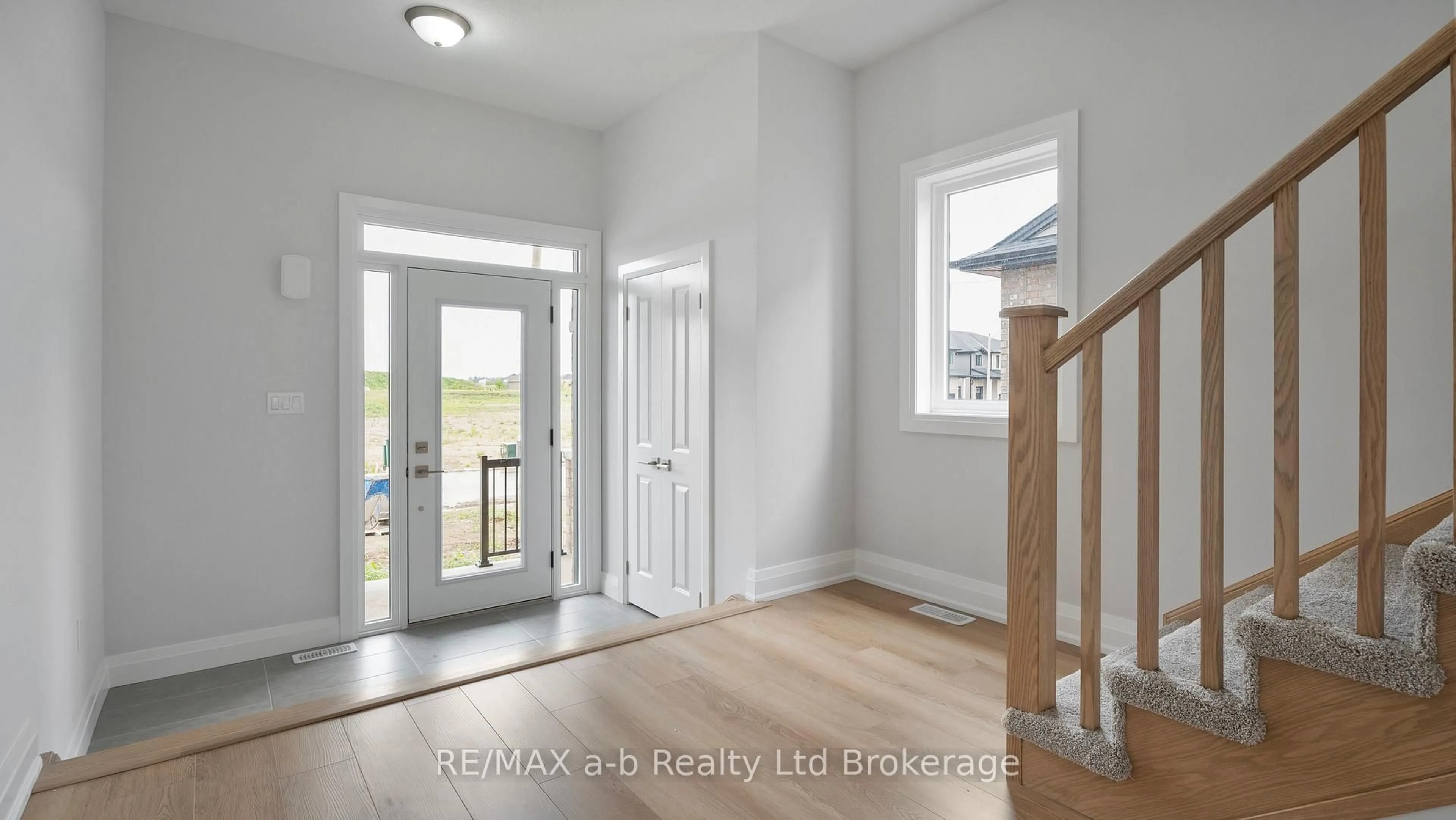 Indoor entryway for 107 Cayley St, Norwich Ontario N0J 1P0