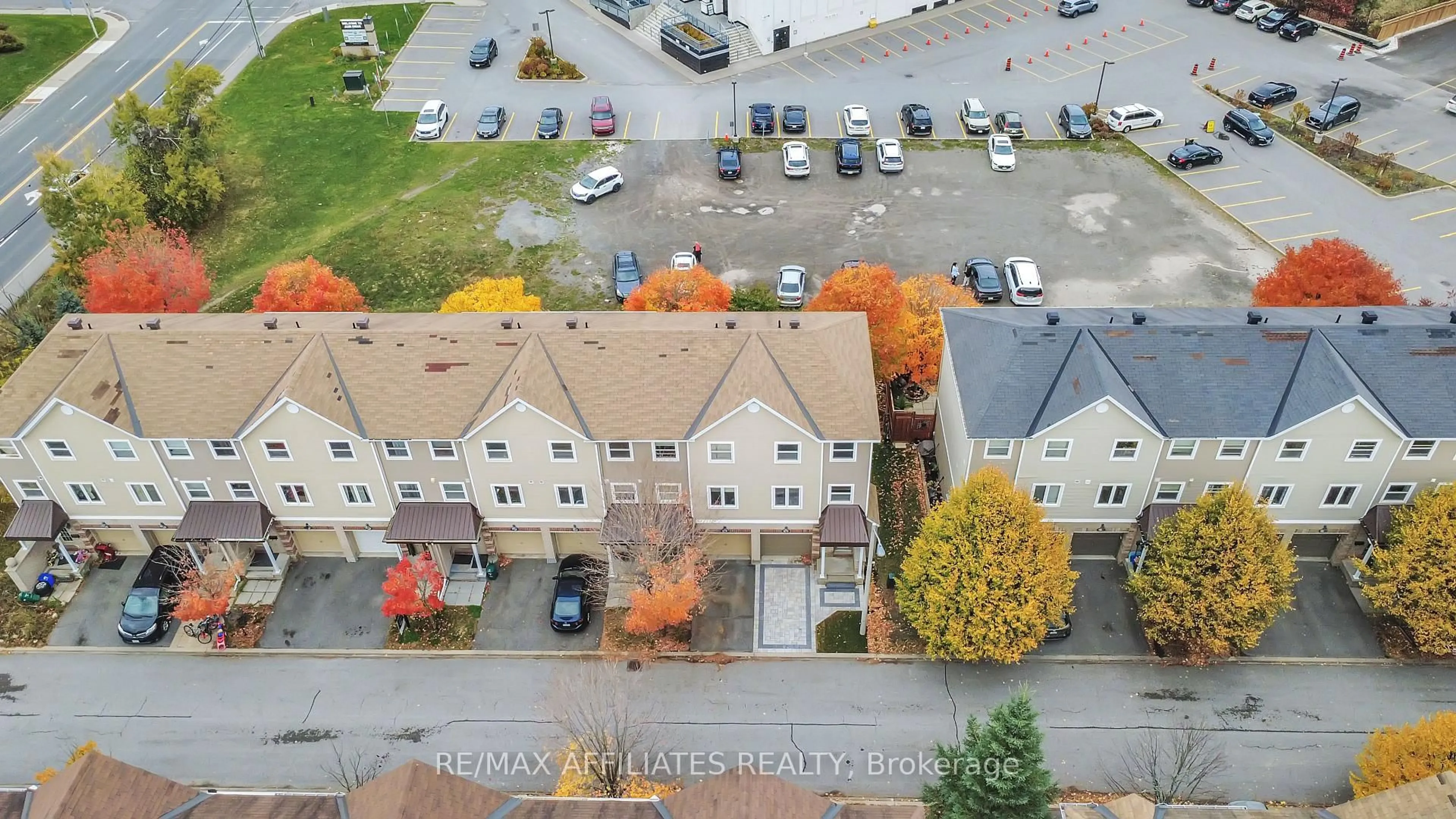 A pic from outside/outdoor area/front of a property/back of a property/a pic from drone, unknown for 714 Sanibel Private, Ottawa Ontario K2H 0A8