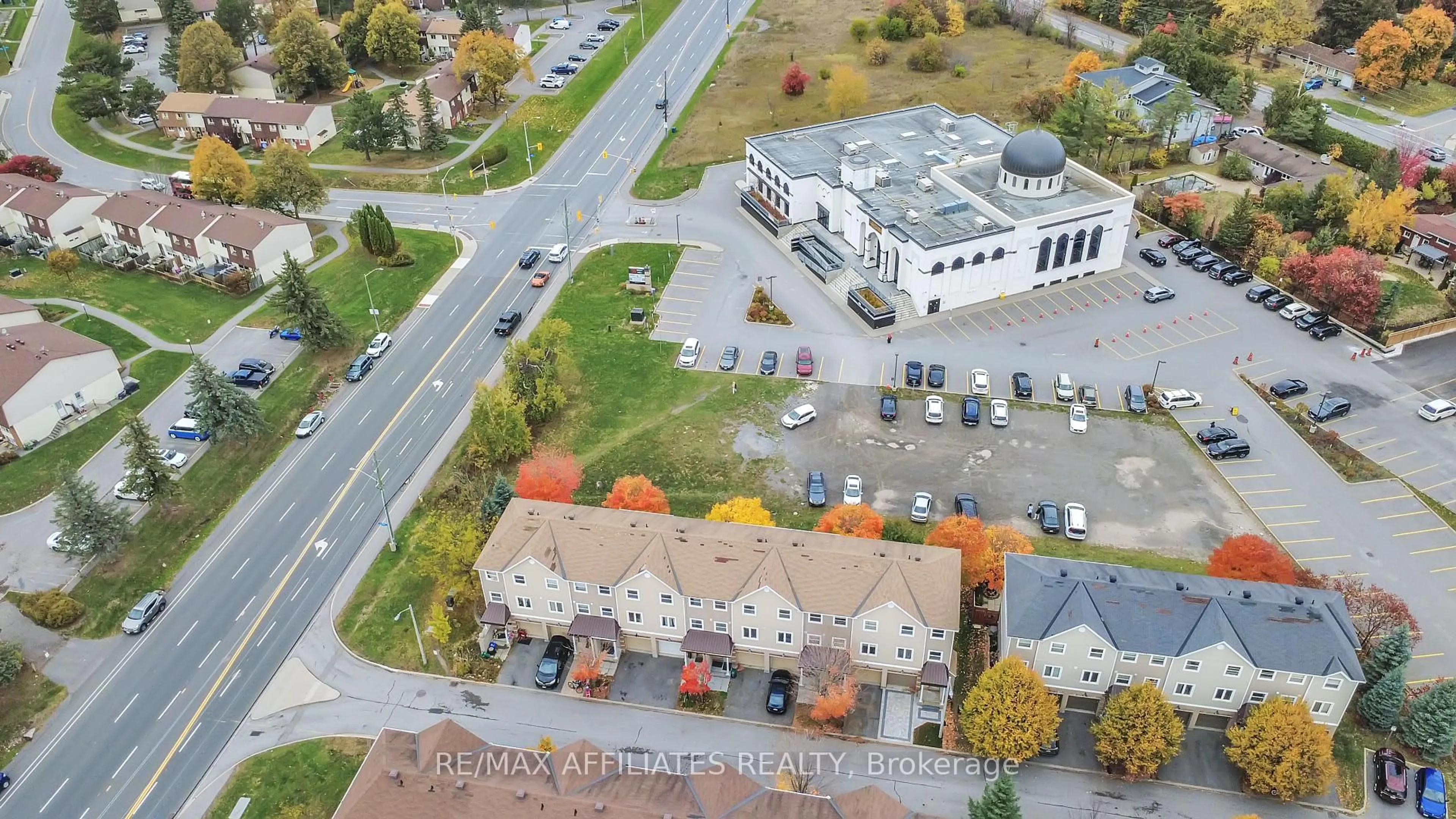 A pic from outside/outdoor area/front of a property/back of a property/a pic from drone, unknown for 714 Sanibel Private, Ottawa Ontario K2H 0A8