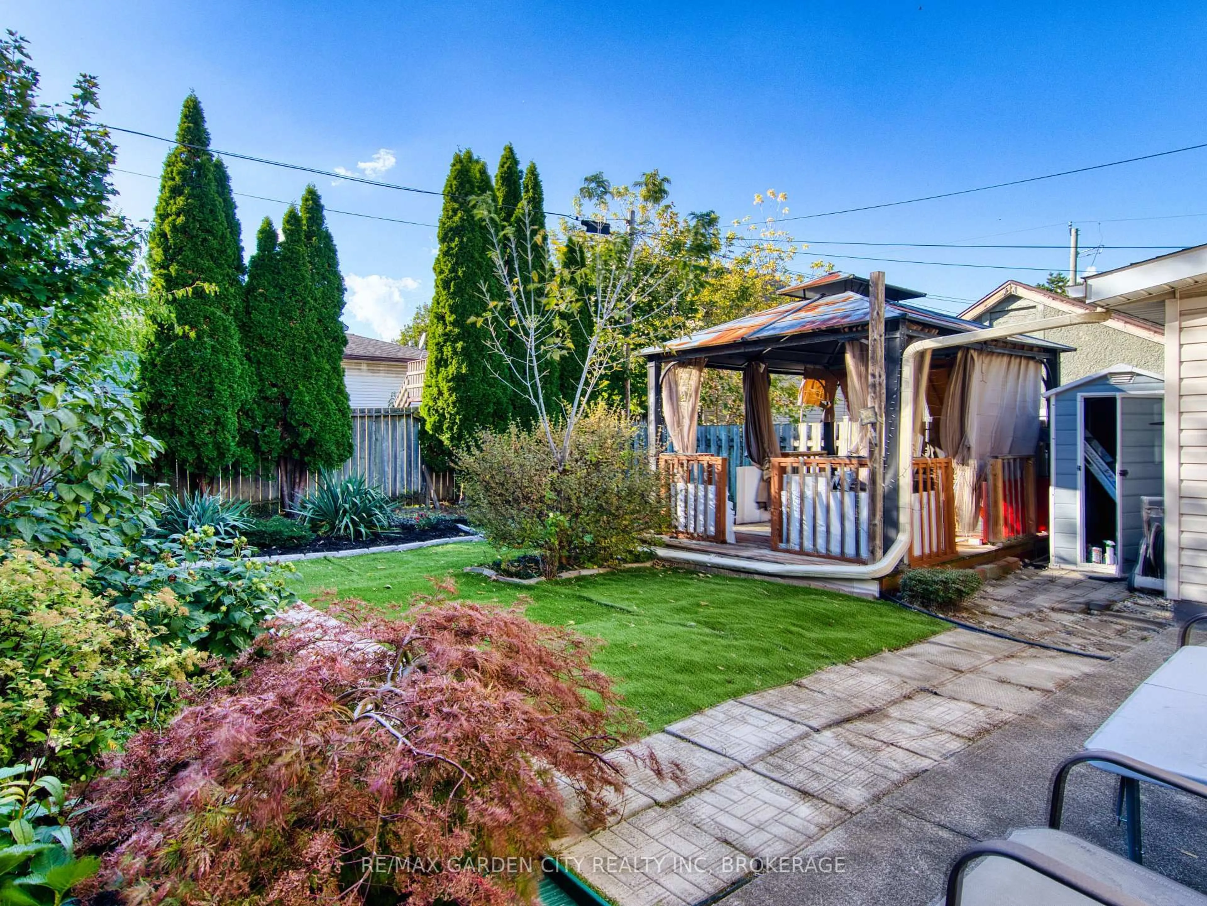 A pic from outside/outdoor area/front of a property/back of a property/a pic from drone, street for 61 Concord Ave, St. Catharines Ontario L2M 5N9