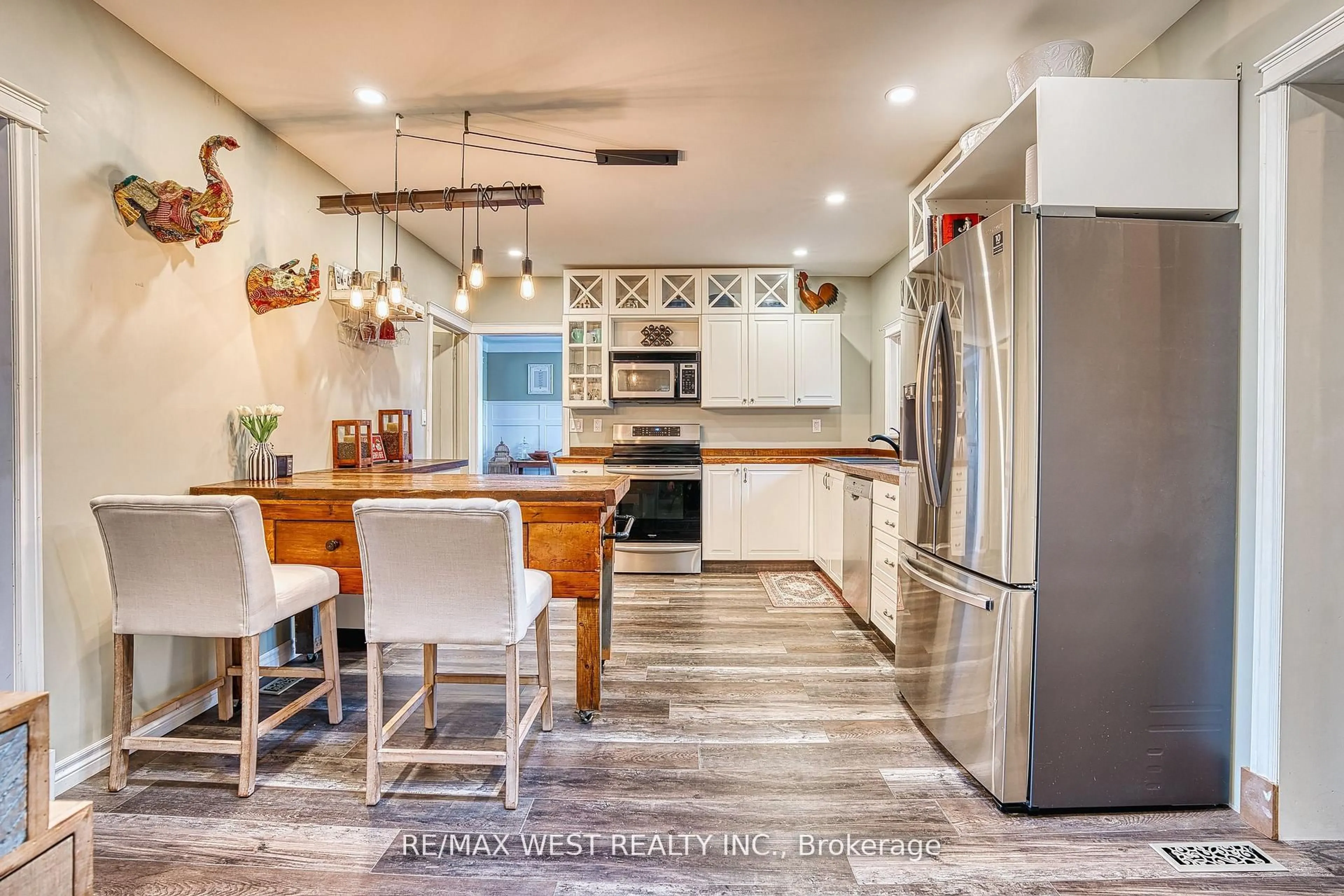 Open concept kitchen, ceramic/tile floor for 16 First St, Woolwich Ontario N3B 1H1