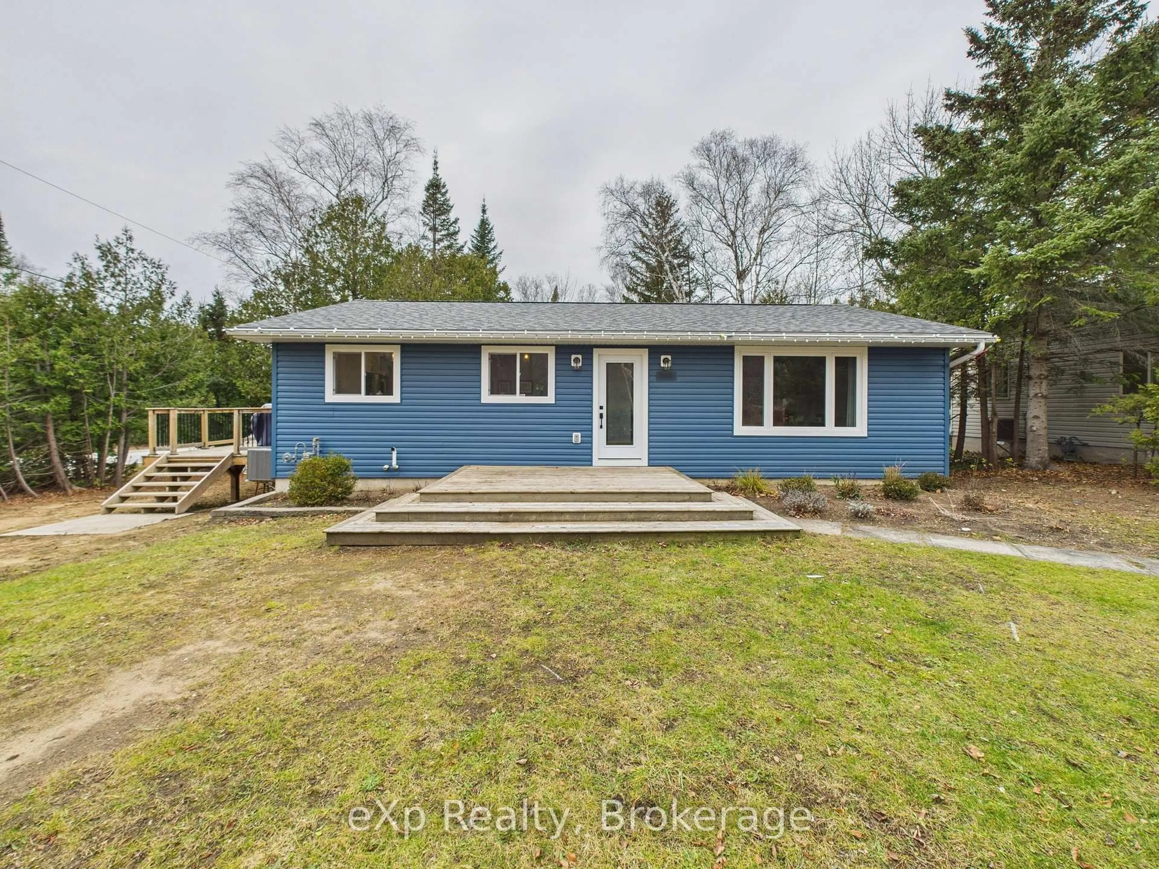 A pic from outside/outdoor area/front of a property/back of a property/a pic from drone, unknown for 568 McNabb St, Saugeen Shores Ontario N0H 2L0