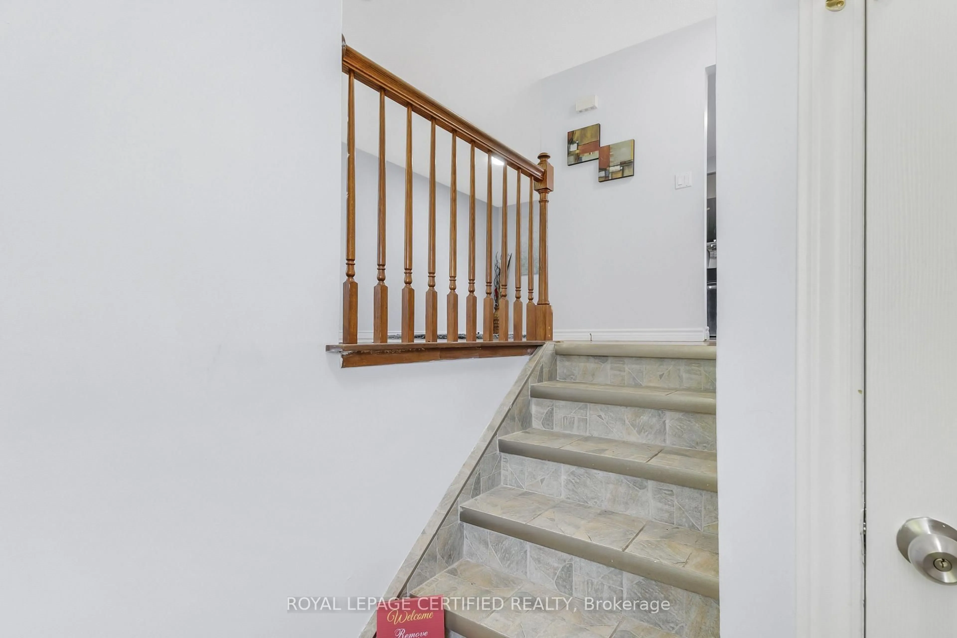 Stairs for 260 St Augustine Dr, St. Catharines Ontario L2P 3P8