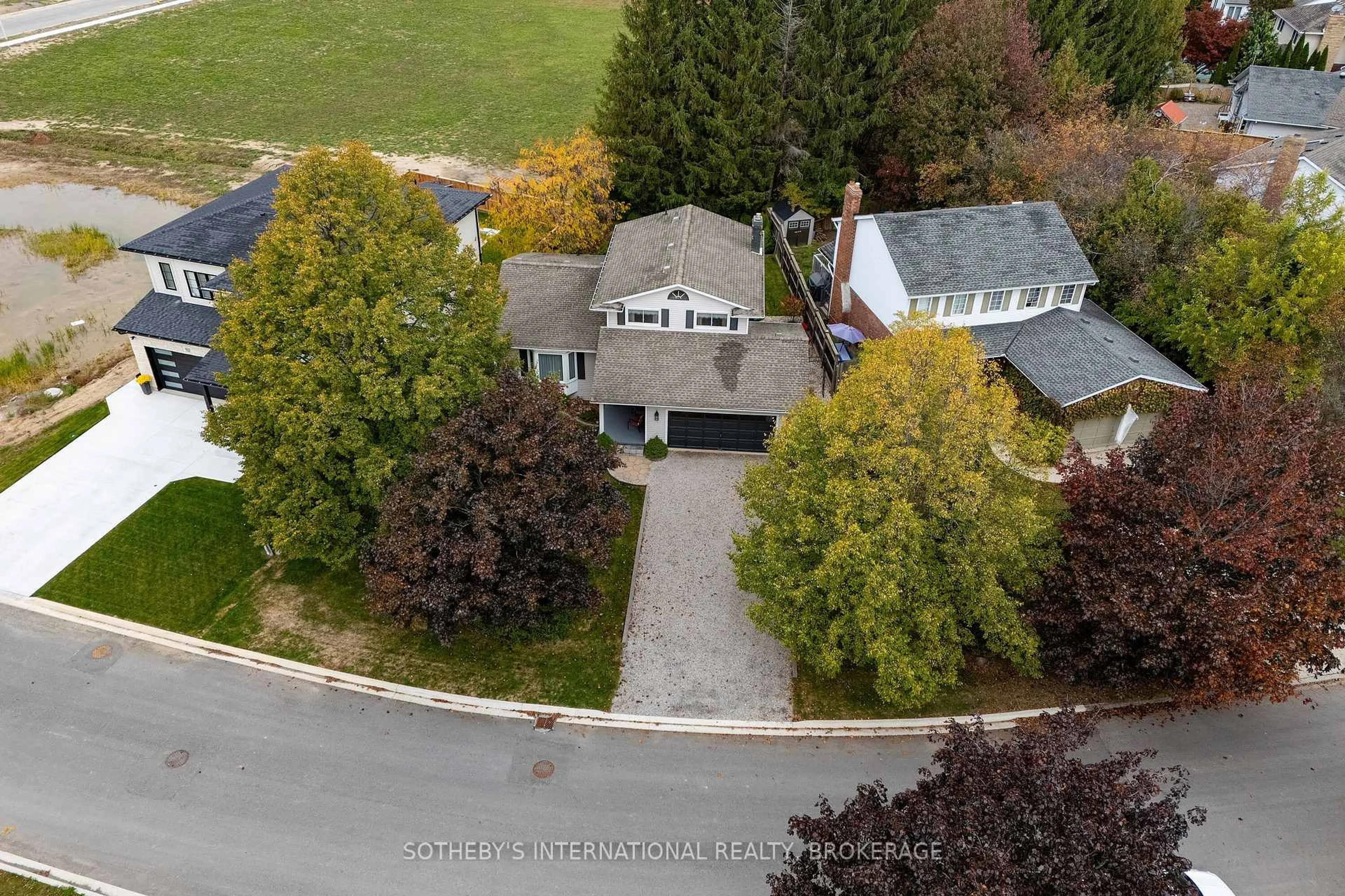 A pic from outside/outdoor area/front of a property/back of a property/a pic from drone, street for 48 Homestead Dr, Niagara-on-the-Lake Ontario L0S 1J0