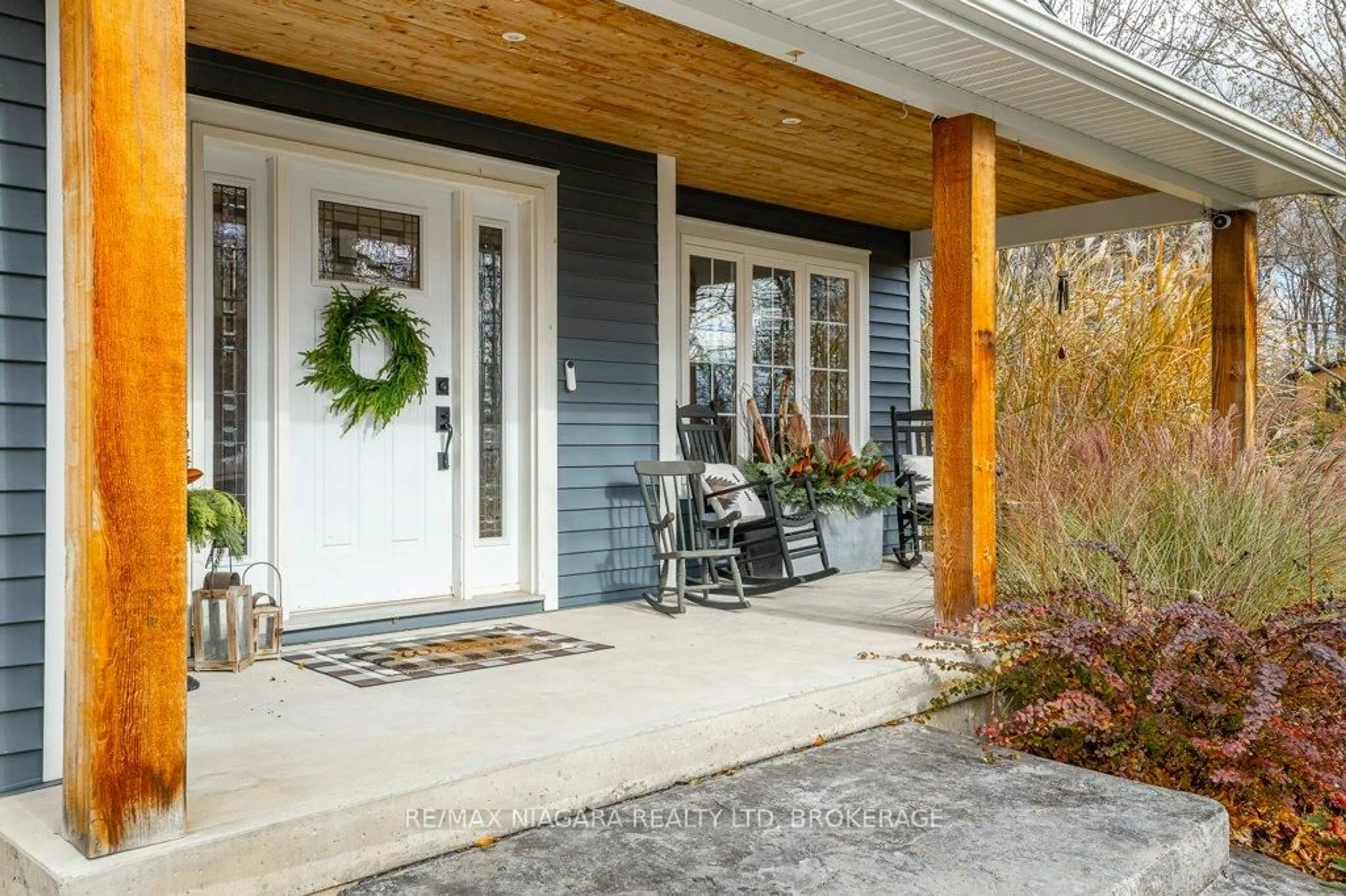 Indoor entryway for 3246 Cedar Ave, Fort Erie Ontario L0S 1N0