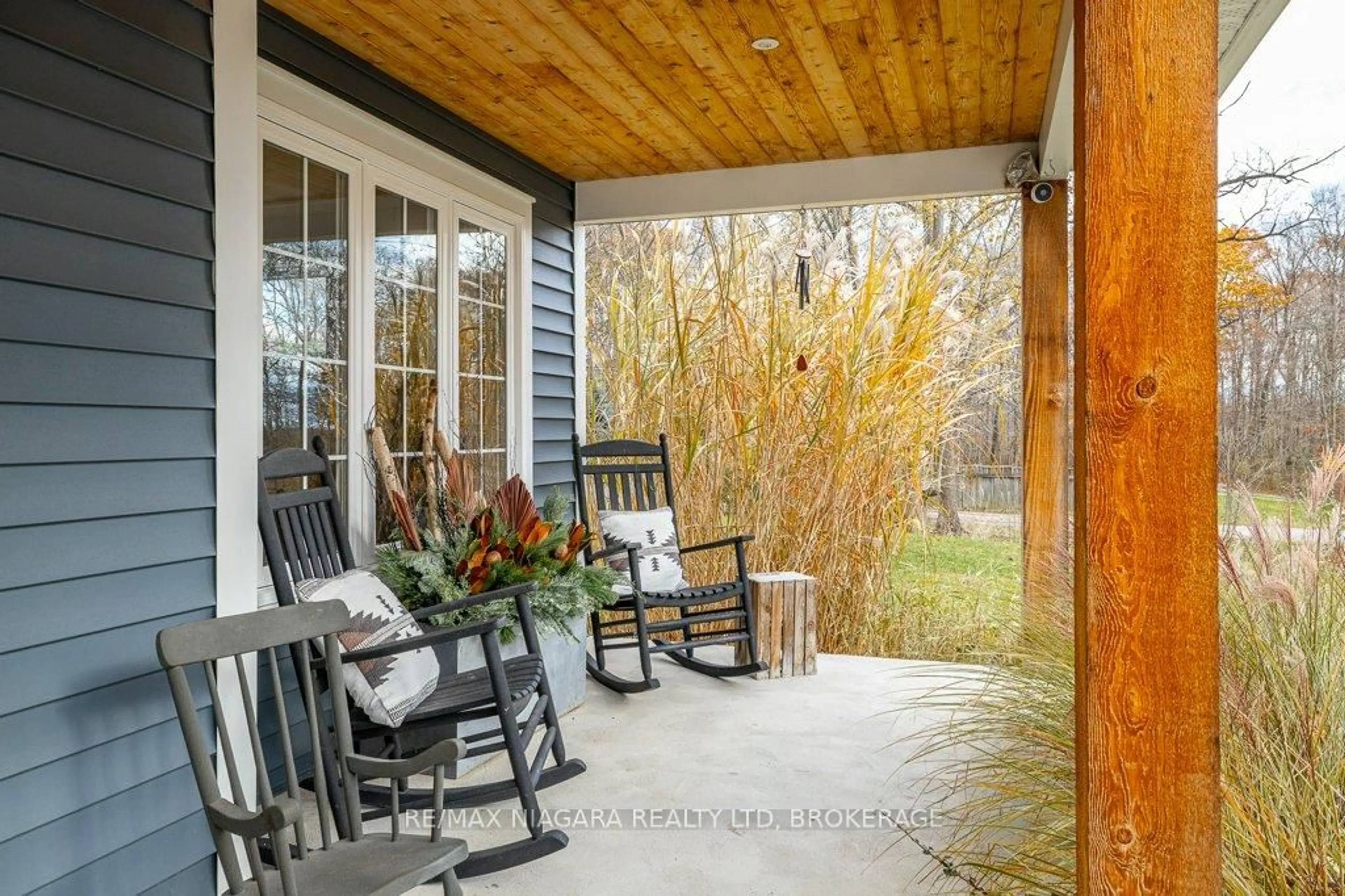 Patio, street for 3246 Cedar Ave, Fort Erie Ontario L0S 1N0