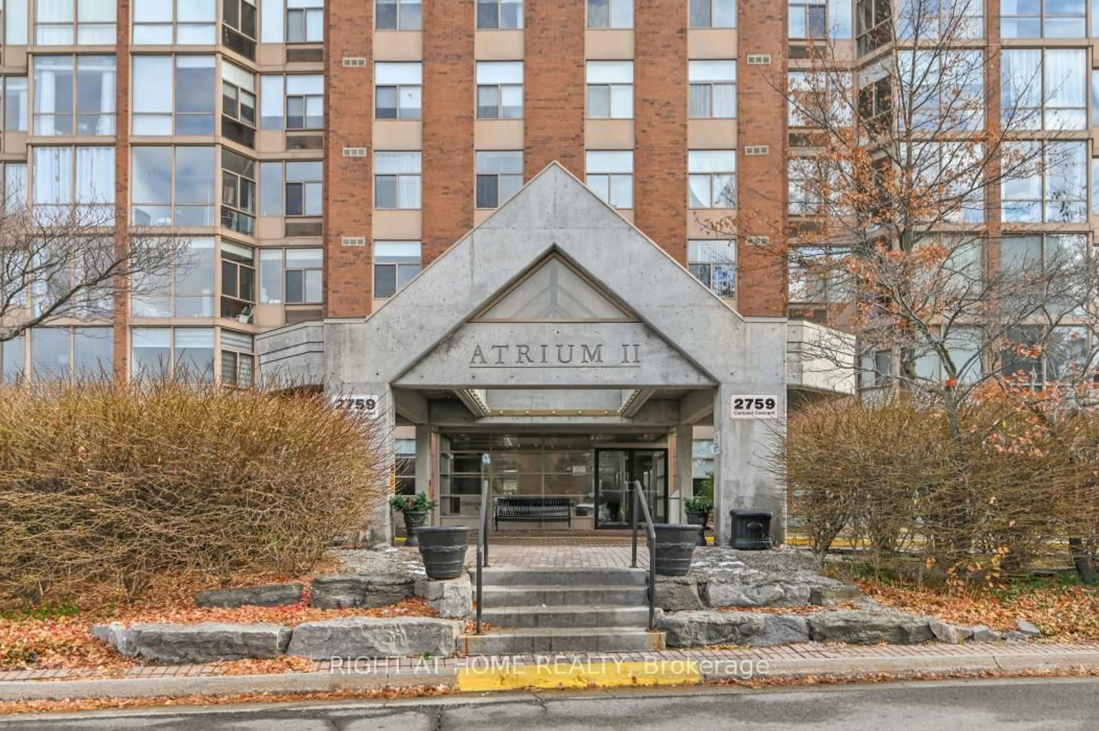 Indoor foyer for 2759 Carousel Cres #1703, Ottawa Ontario K1T 2N5