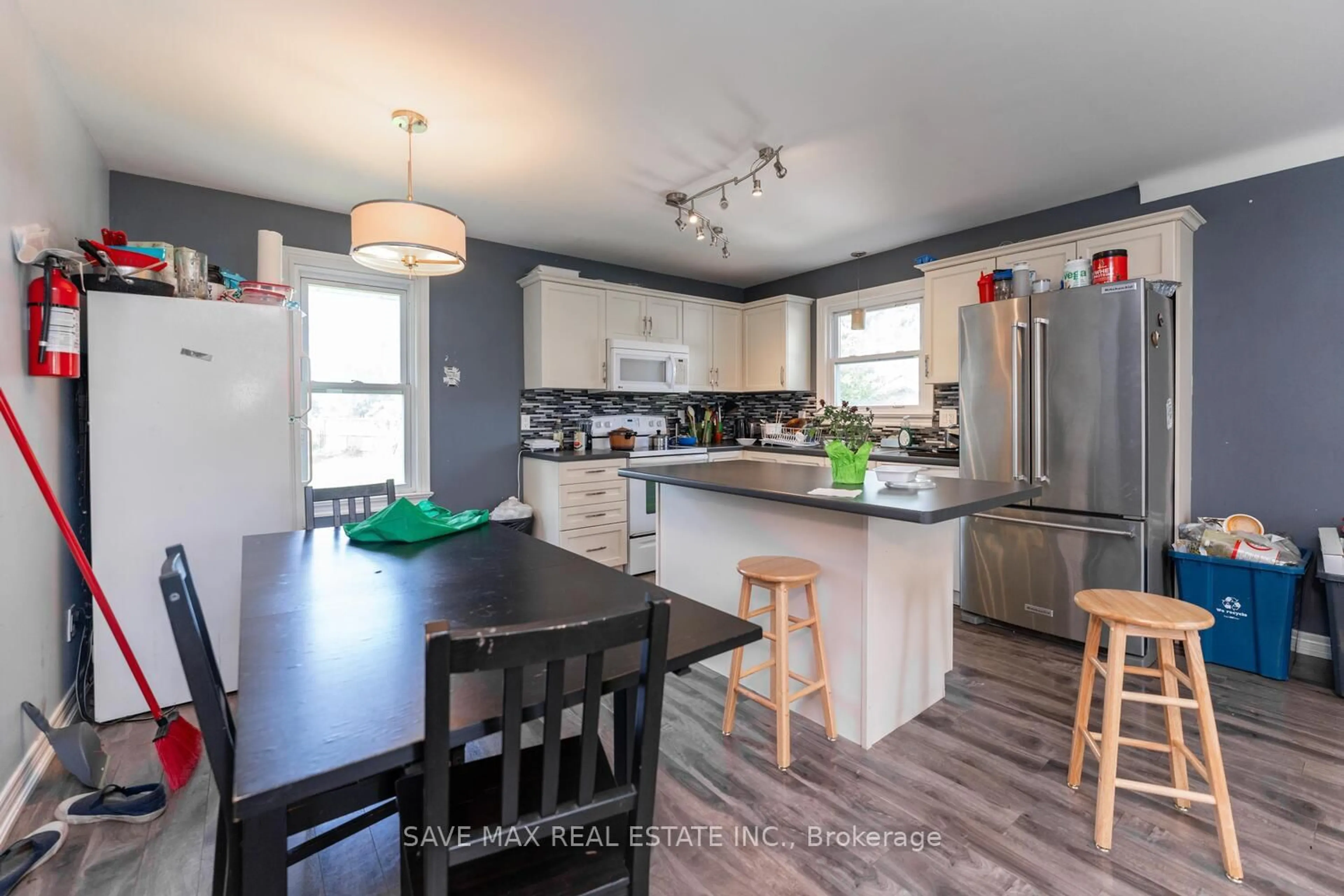 Open concept kitchen, wood/laminate floor for 52 Broderick Ave, Thorold Ontario L2V 2J1