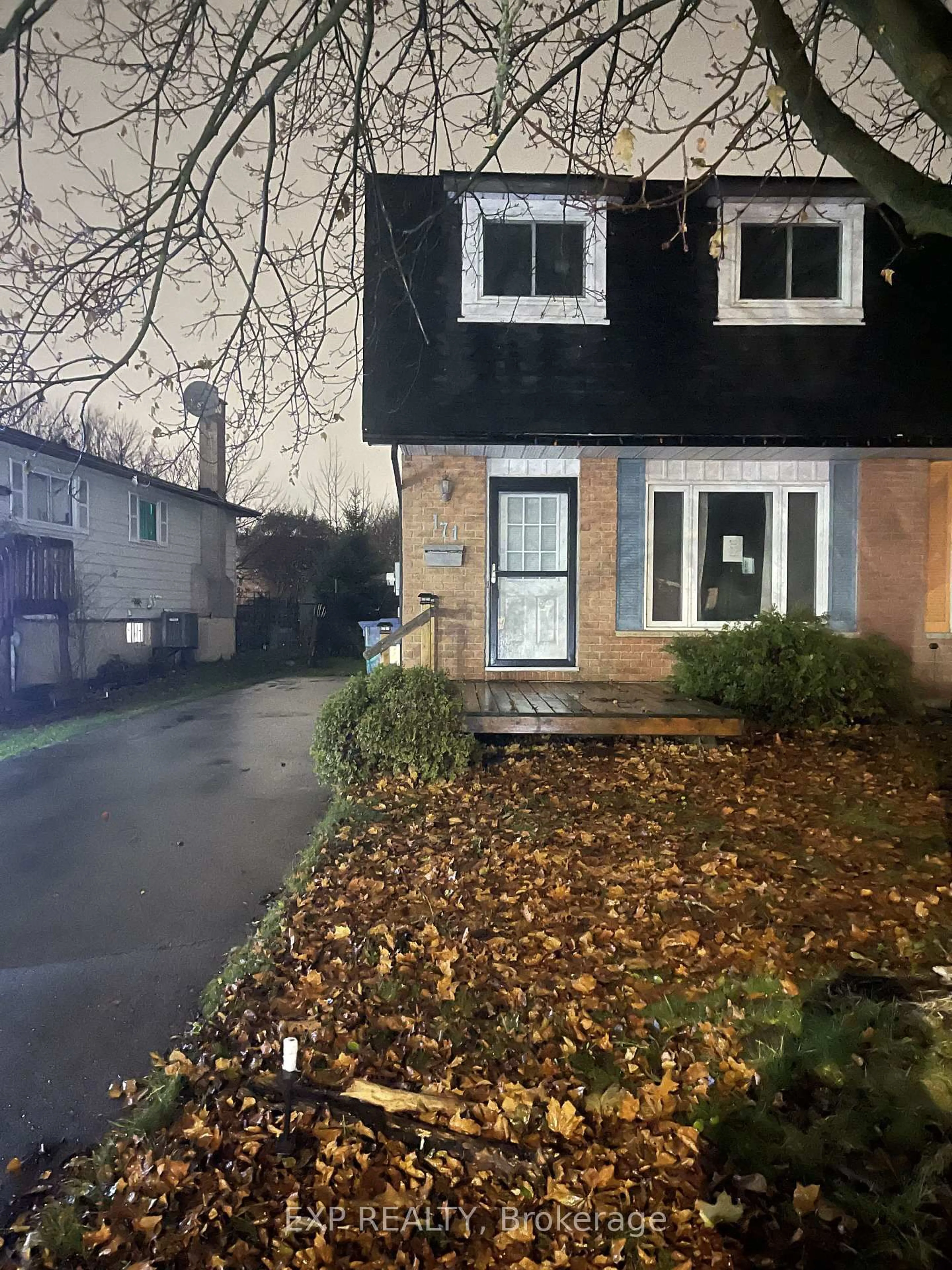 A pic from outside/outdoor area/front of a property/back of a property/a pic from drone, street for 171 MARKSAM Rd, Guelph Ontario N1H 7L1