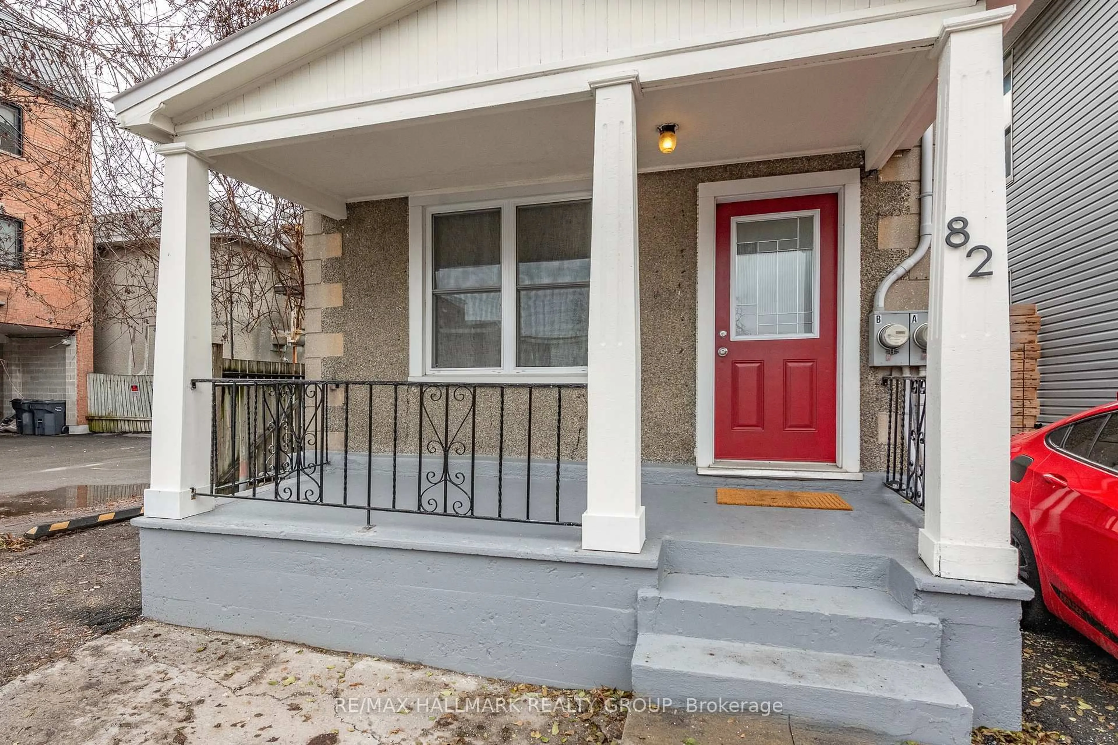 Unknown for 82 Beech St, Ottawa Ontario K1S 3J8