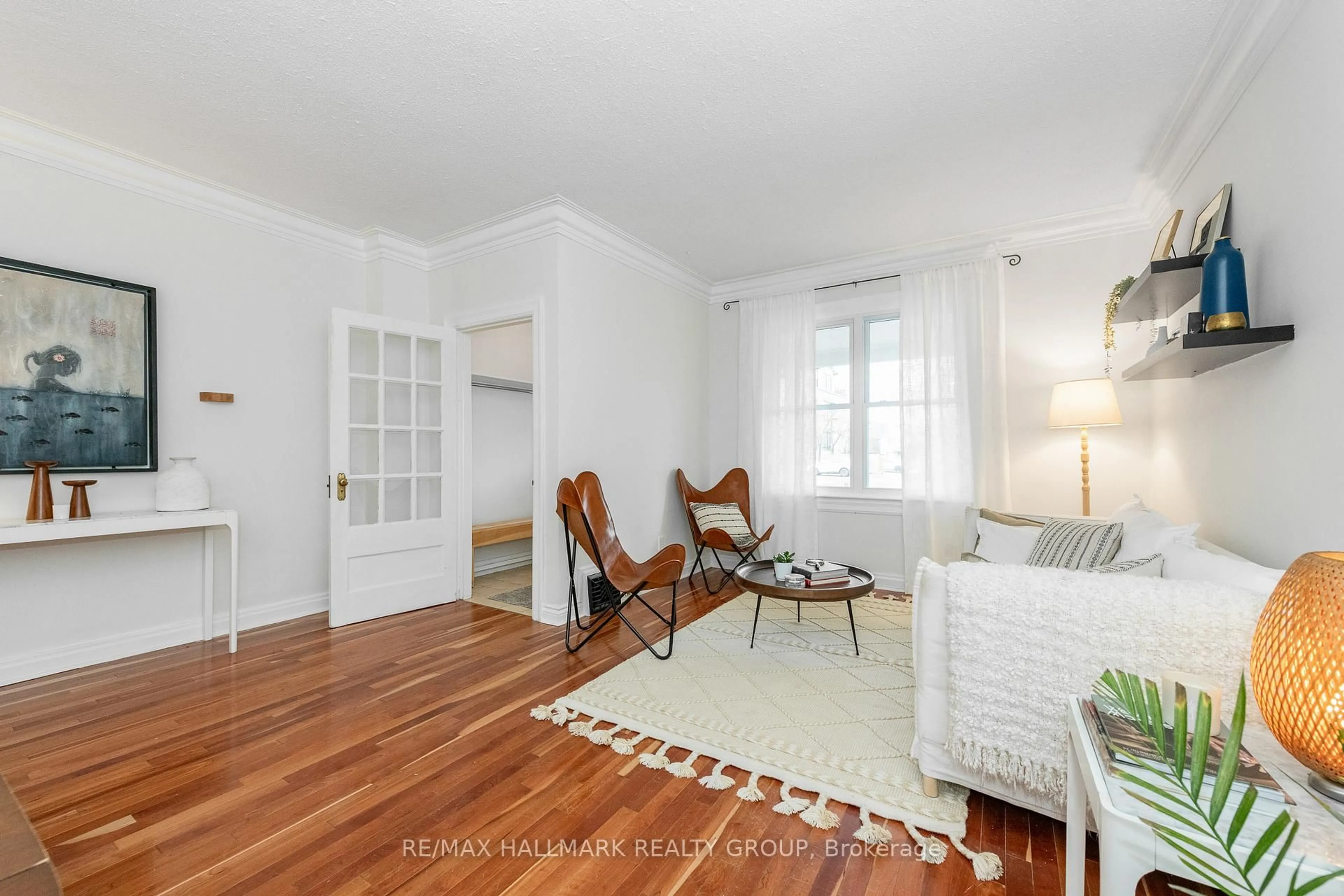 Living room with furniture, unknown for 82 Beech St, Ottawa Ontario K1S 3J8