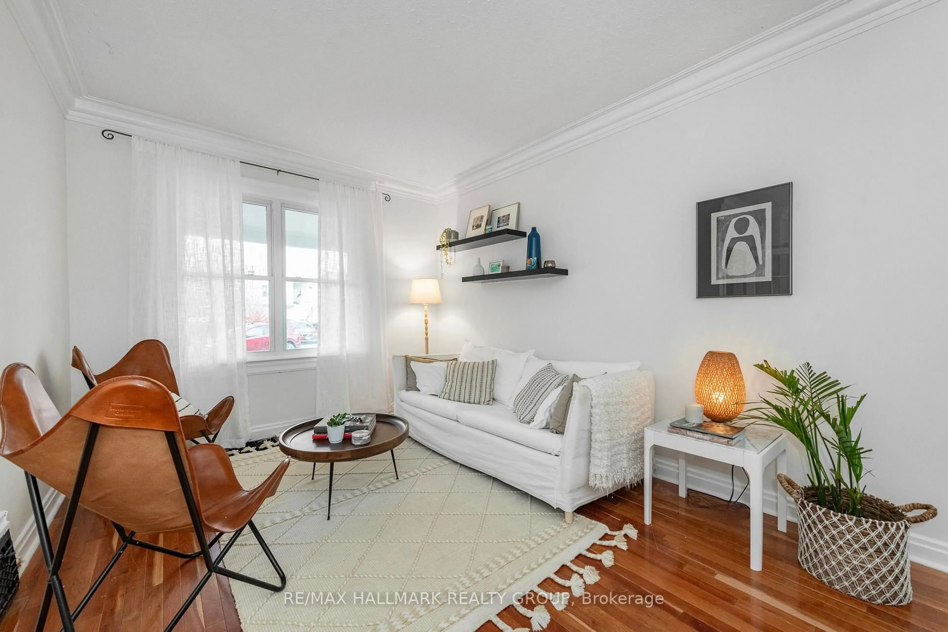 Living room with furniture, unknown for 82 Beech St, Ottawa Ontario K1S 3J8