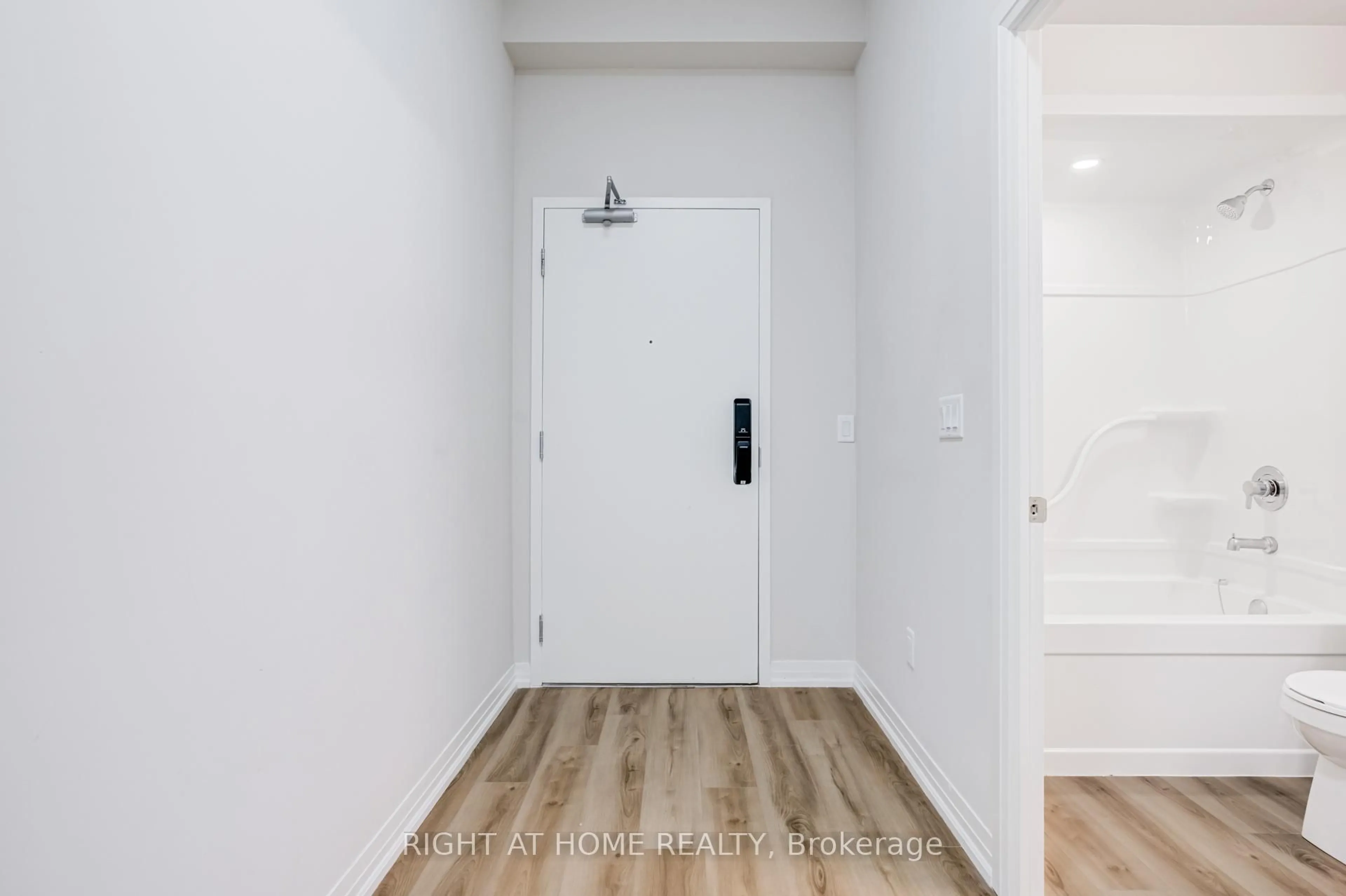 Indoor entryway for 50 Herrick Ave #UP 18, St. Catharines Ontario L2P 0G3