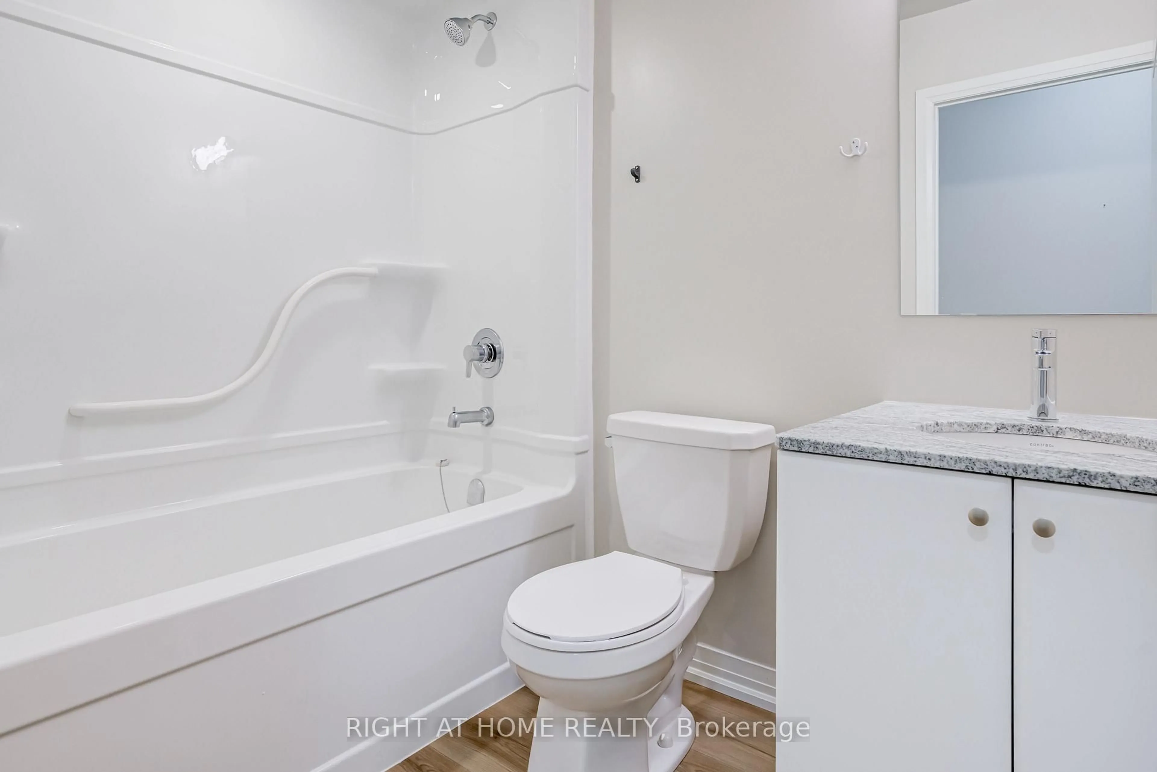 Standard bathroom, ceramic/tile floor for 50 Herrick Ave #UP 18, St. Catharines Ontario L2P 0G3