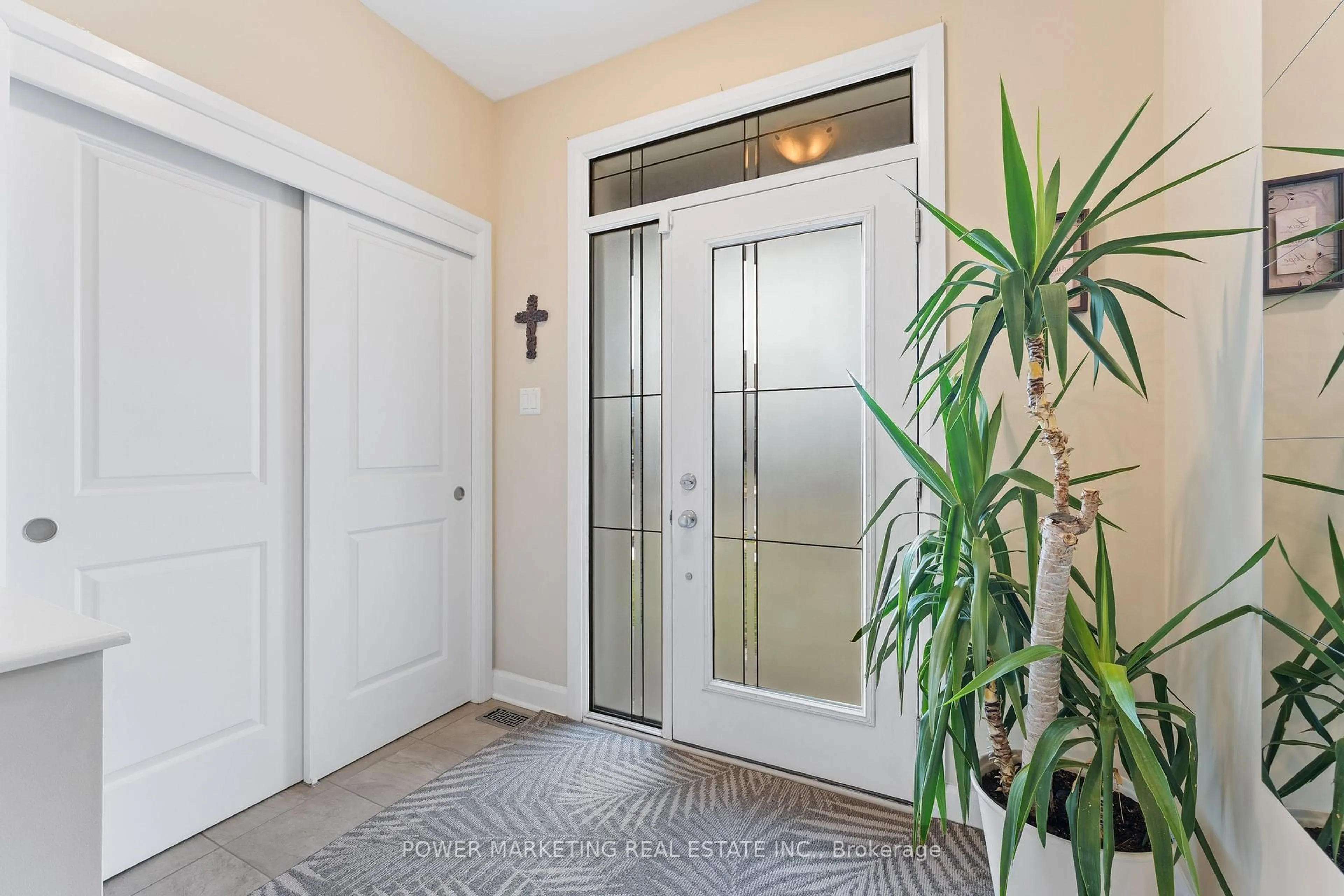 Indoor entryway for 682 Jerome Jodoin Dr, Ottawa Ontario K4A 1G7