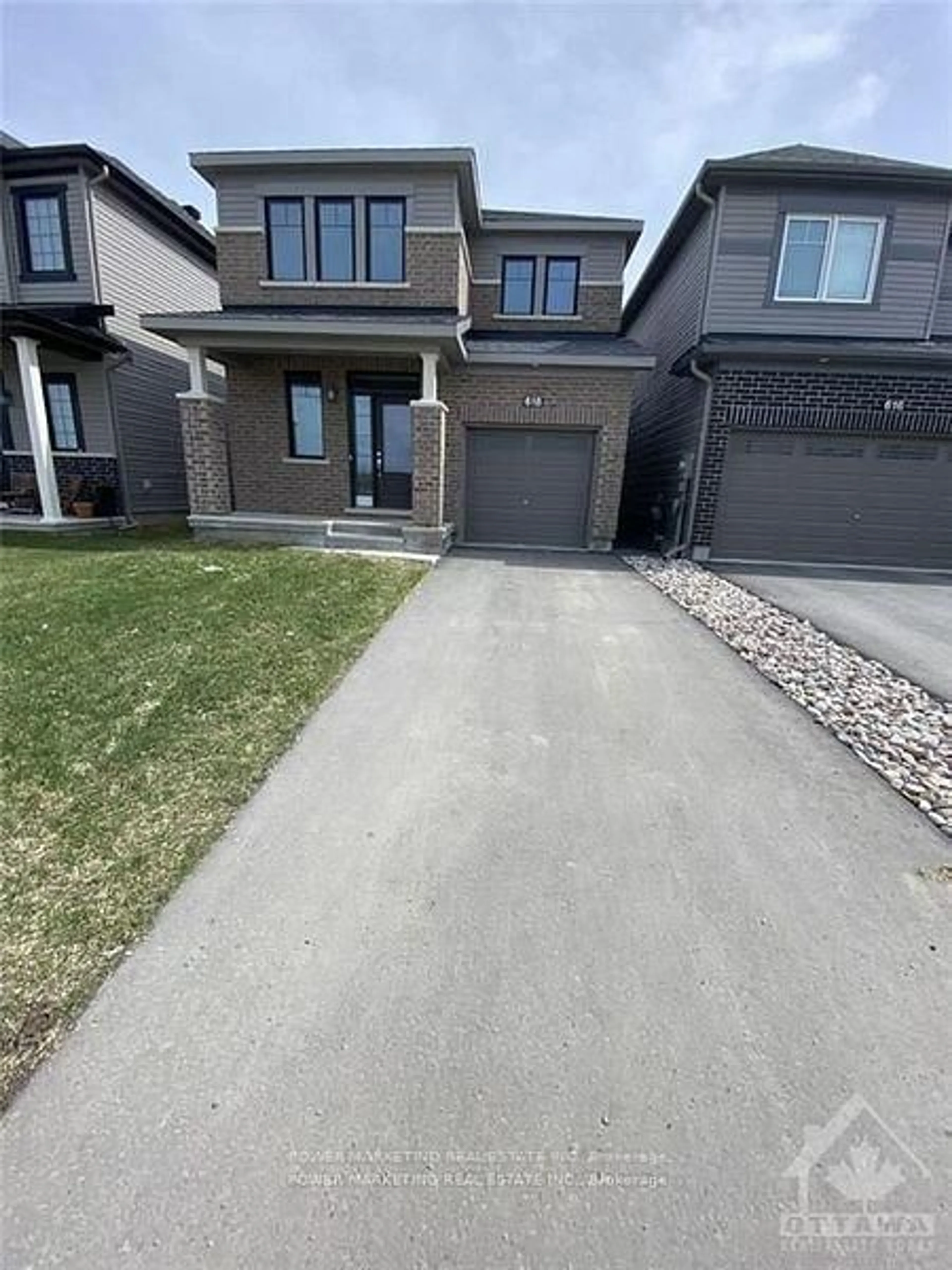 A pic from outside/outdoor area/front of a property/back of a property/a pic from drone, street for 618 DECOEUR Dr, Ottawa Ontario K4A 1G9