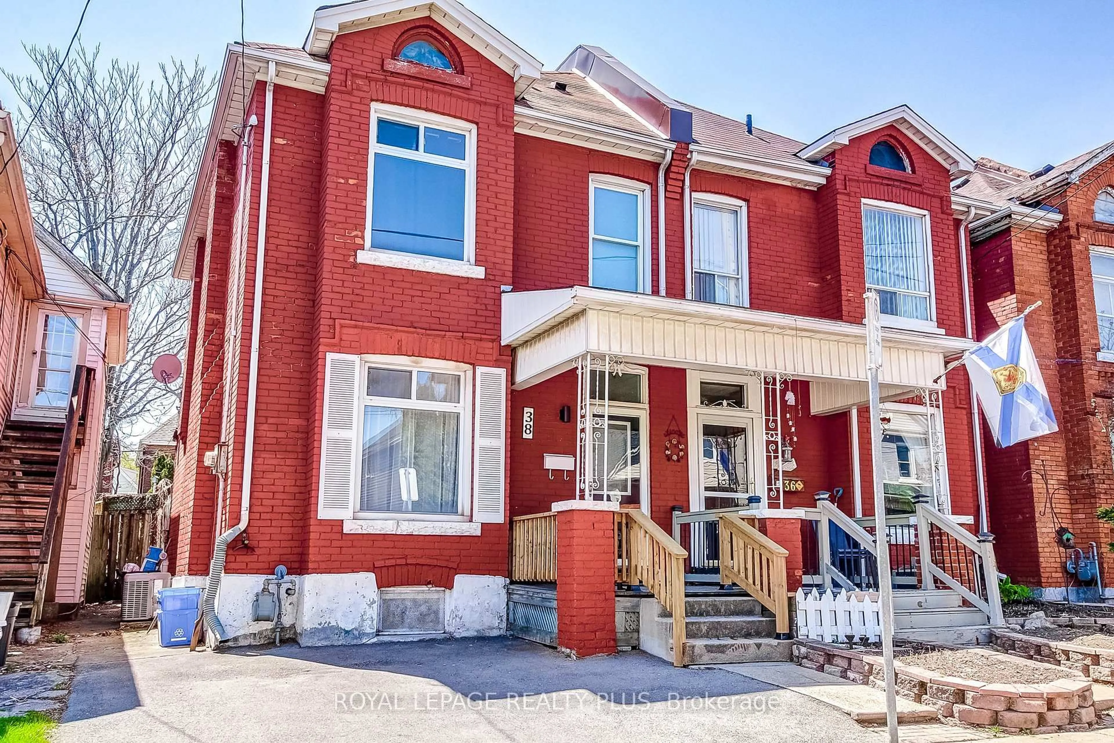 Home with brick exterior material, street for 38 Rosemont Ave, Hamilton Ontario L8L 2M3
