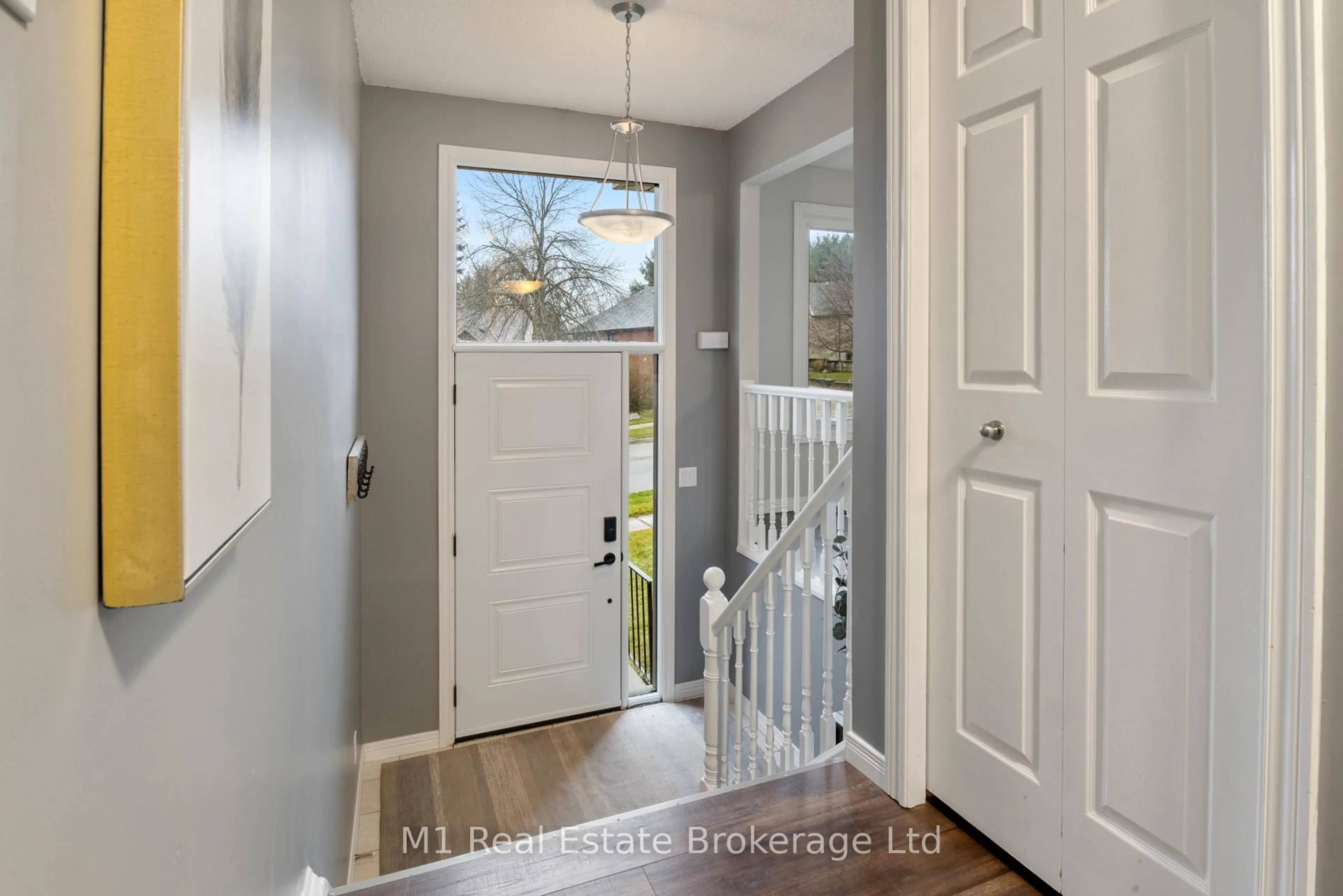 Indoor entryway for 516 Harvey St, Centre Wellington Ontario N1M 3K3