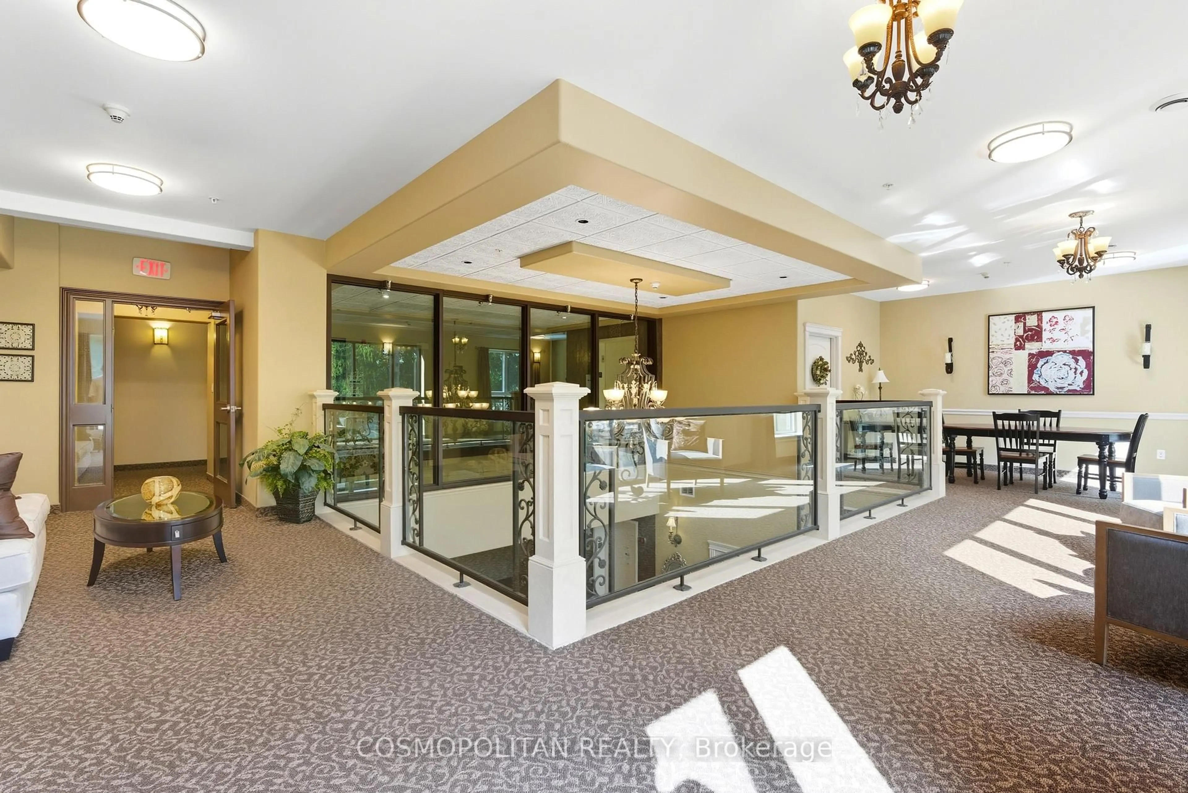 Indoor foyer for 2799 St. Paul Ave #204, Niagara Falls Ontario L2J 2L3