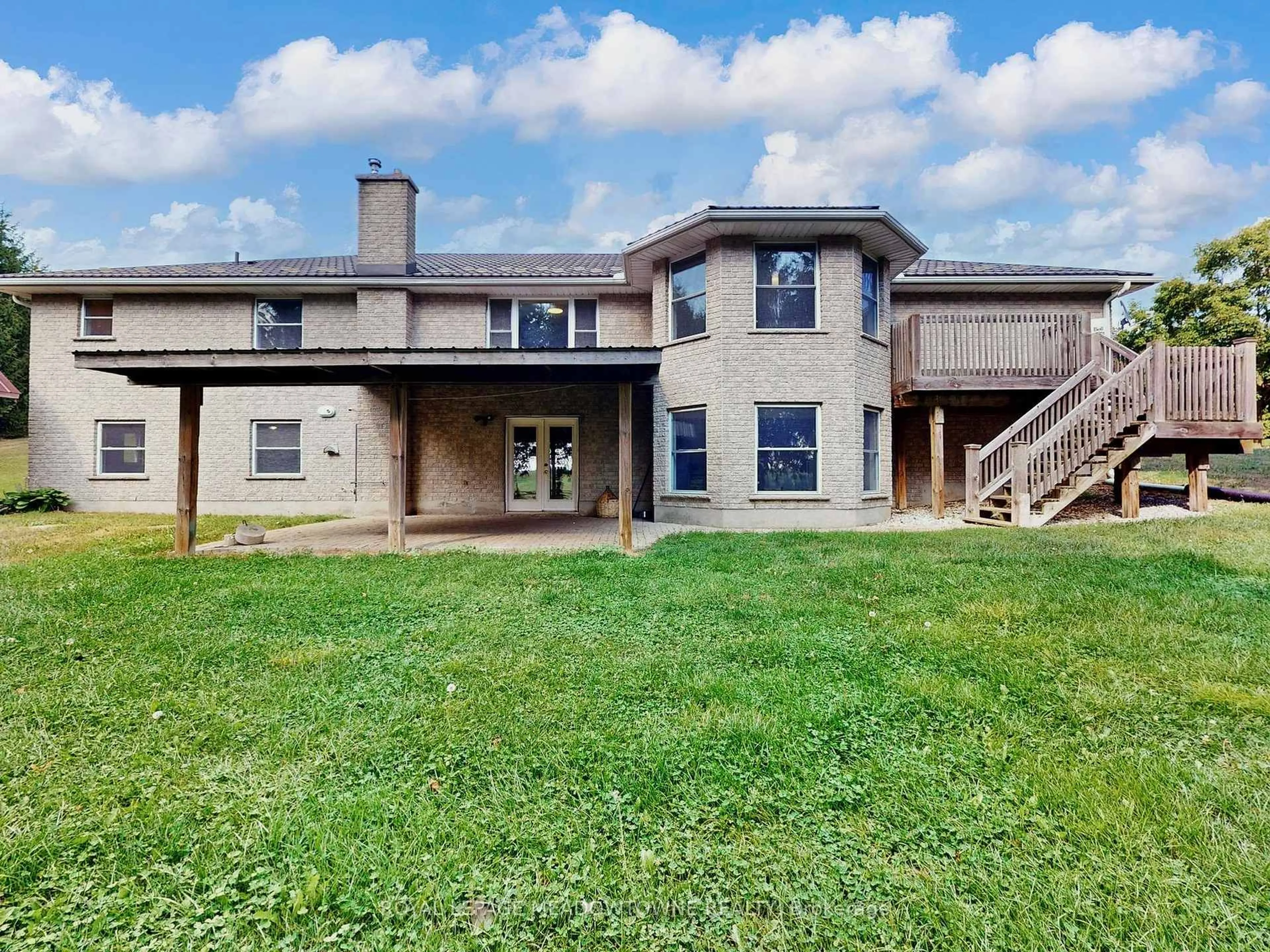 A pic from outside/outdoor area/front of a property/back of a property/a pic from drone, unknown for 4958 Wellington Road 125, Erin Ontario L7J 2L9