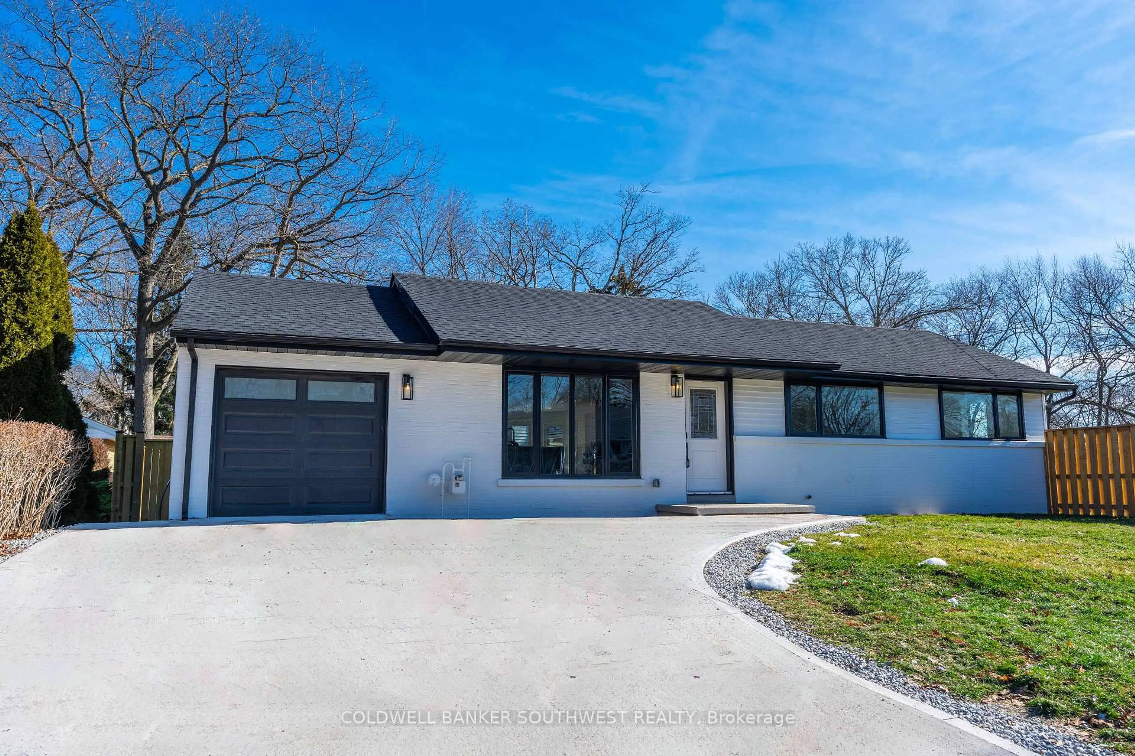 Home with vinyl exterior material, unknown for 1566 Howston Ave, Sarnia Ontario N7V 3Y9