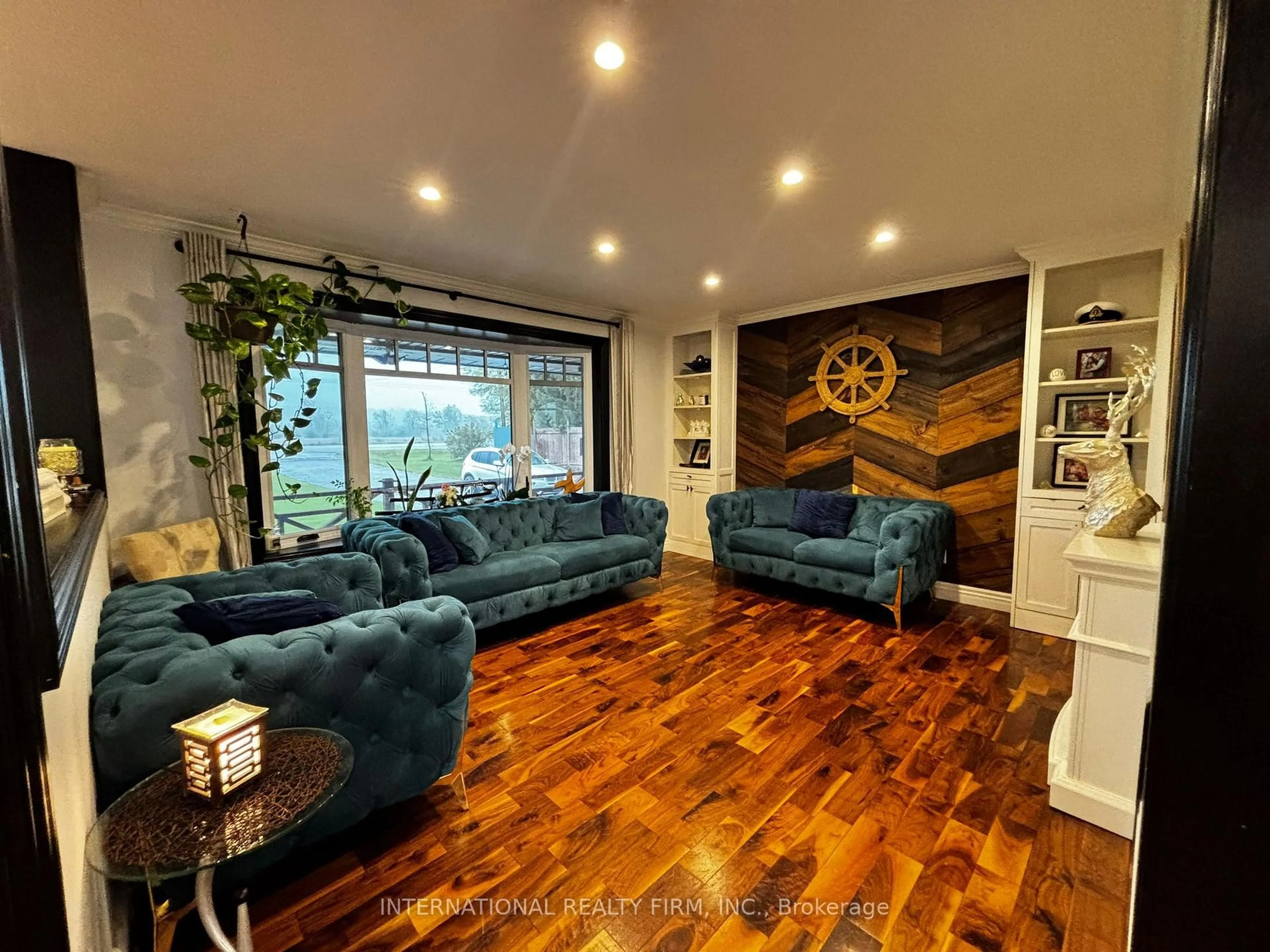 Living room with furniture, wood/laminate floor for 9364 Wellington Rd 124, Erin Ontario N0B 1T0