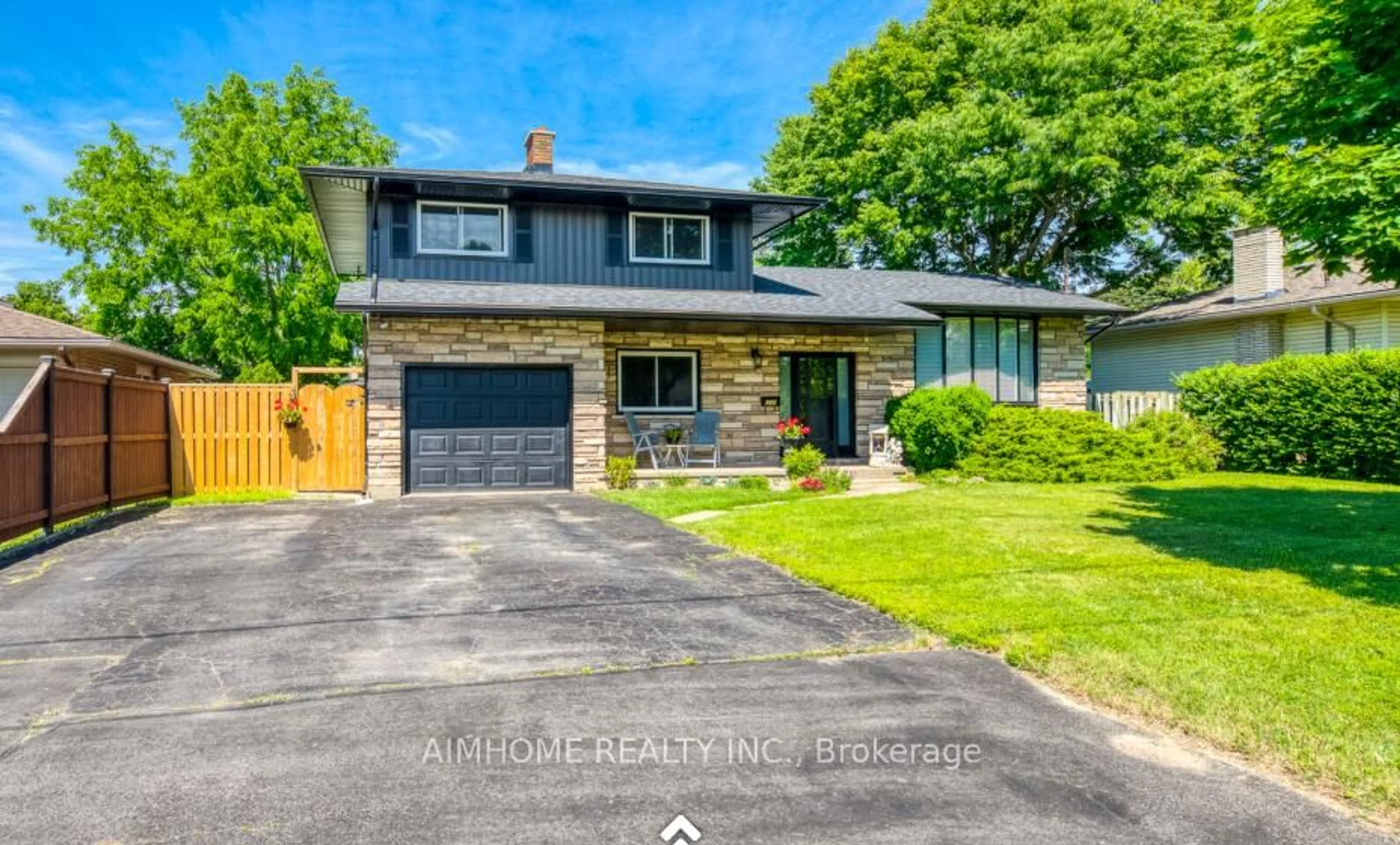 Home with brick exterior material, street for 685 vine St, St. Catharines Ontario L2M 3V9