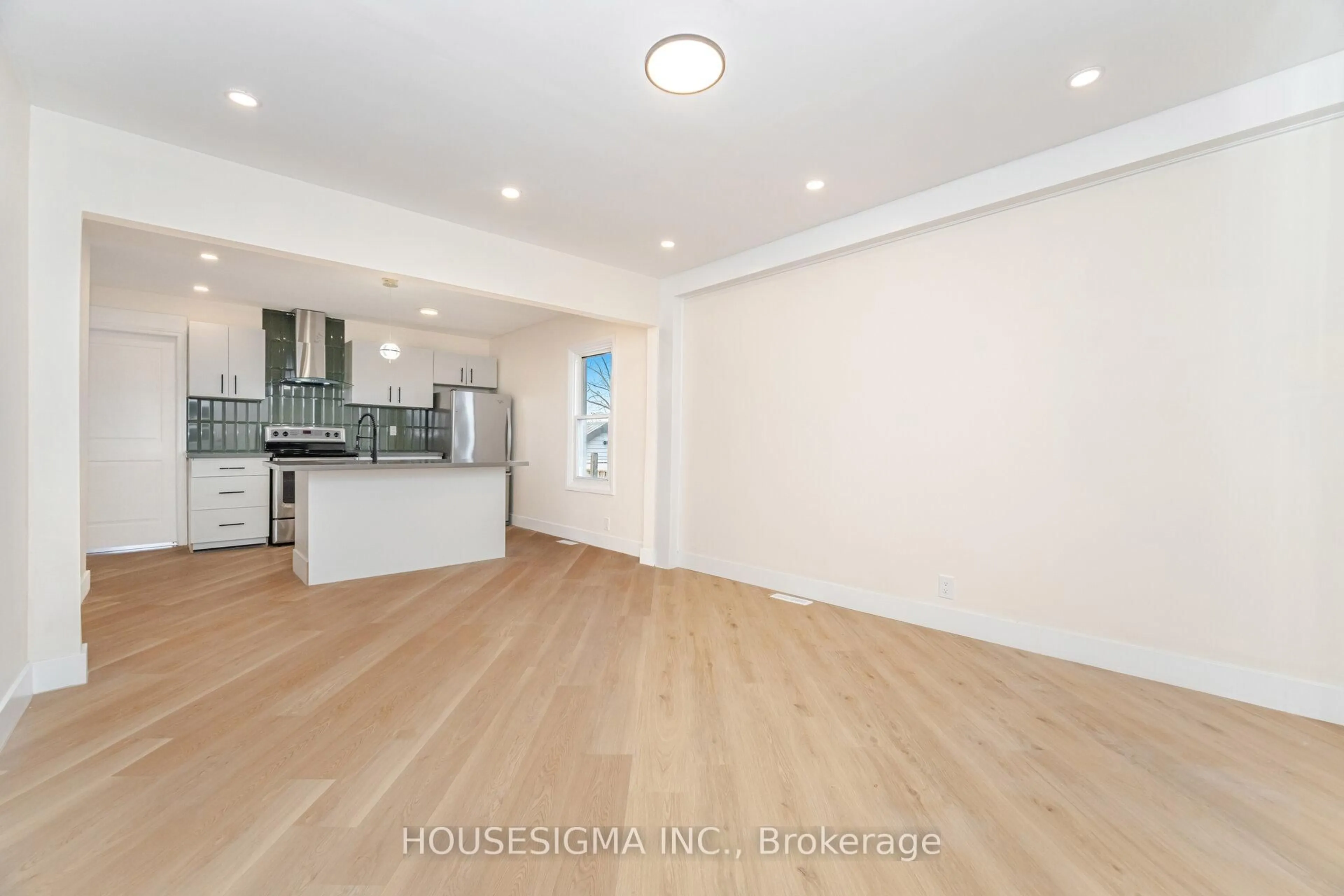 Open concept kitchen, wood/laminate floor for 45 Wellington St, Thorold Ontario L2V 2E7