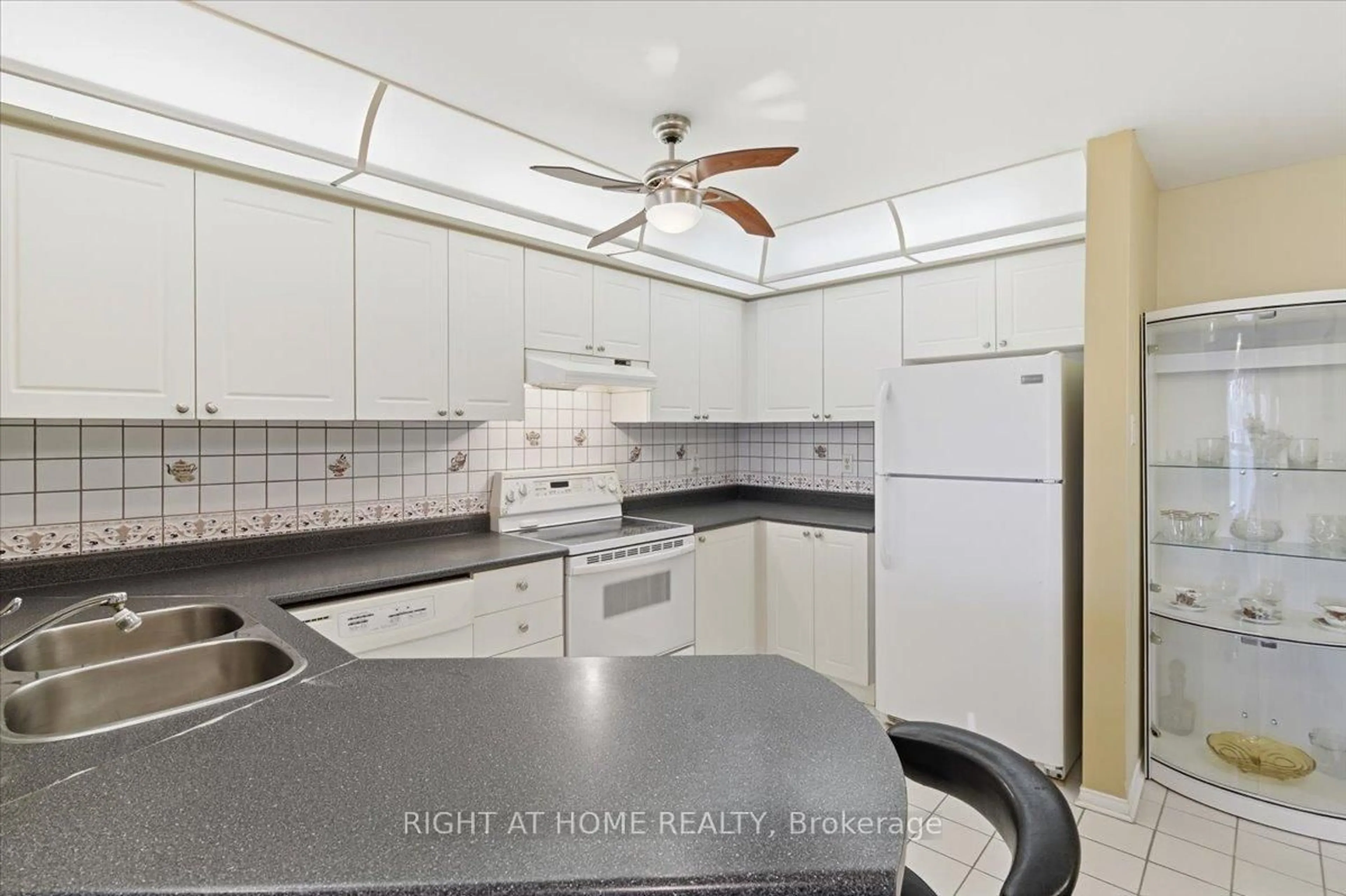 Standard kitchen, unknown for 1349 Eagle Cres, Peterborough Ontario K9K 2K7