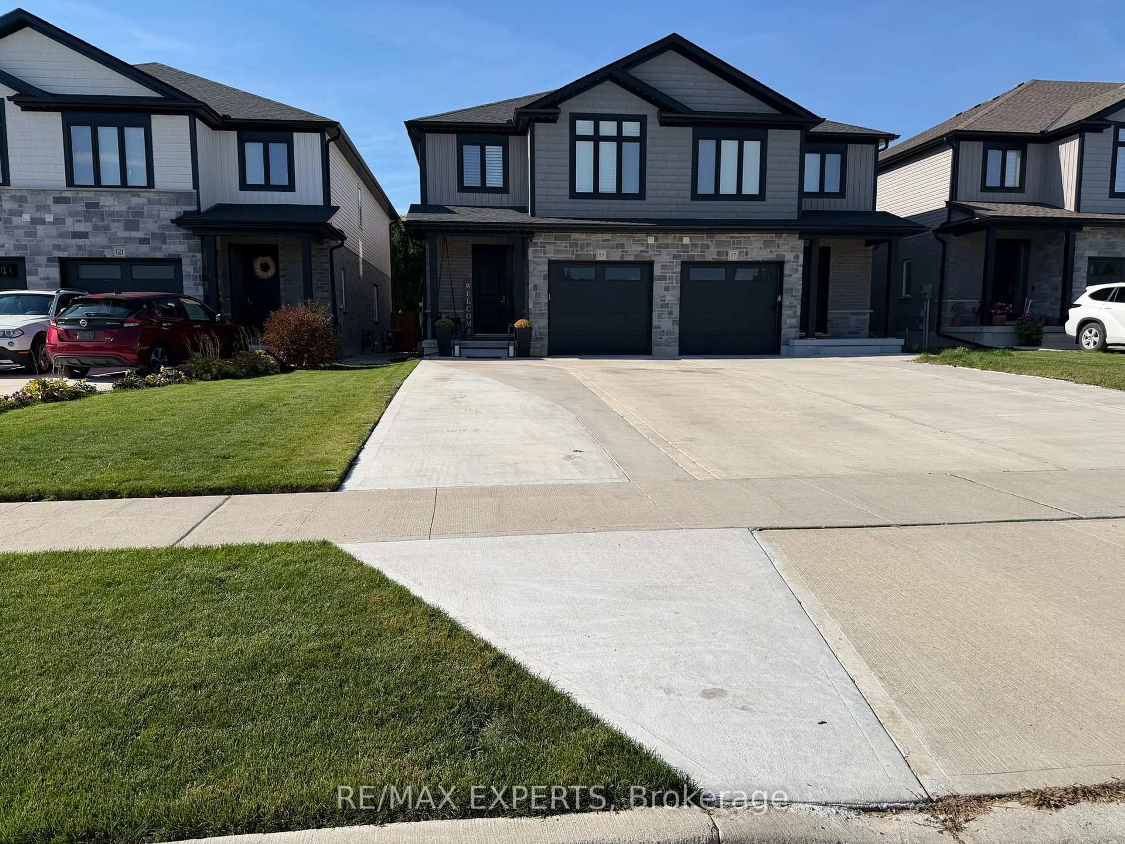 Home with vinyl exterior material, street for 119 Lisbon Pines Dr, Cambridge Ontario N1R 8C7