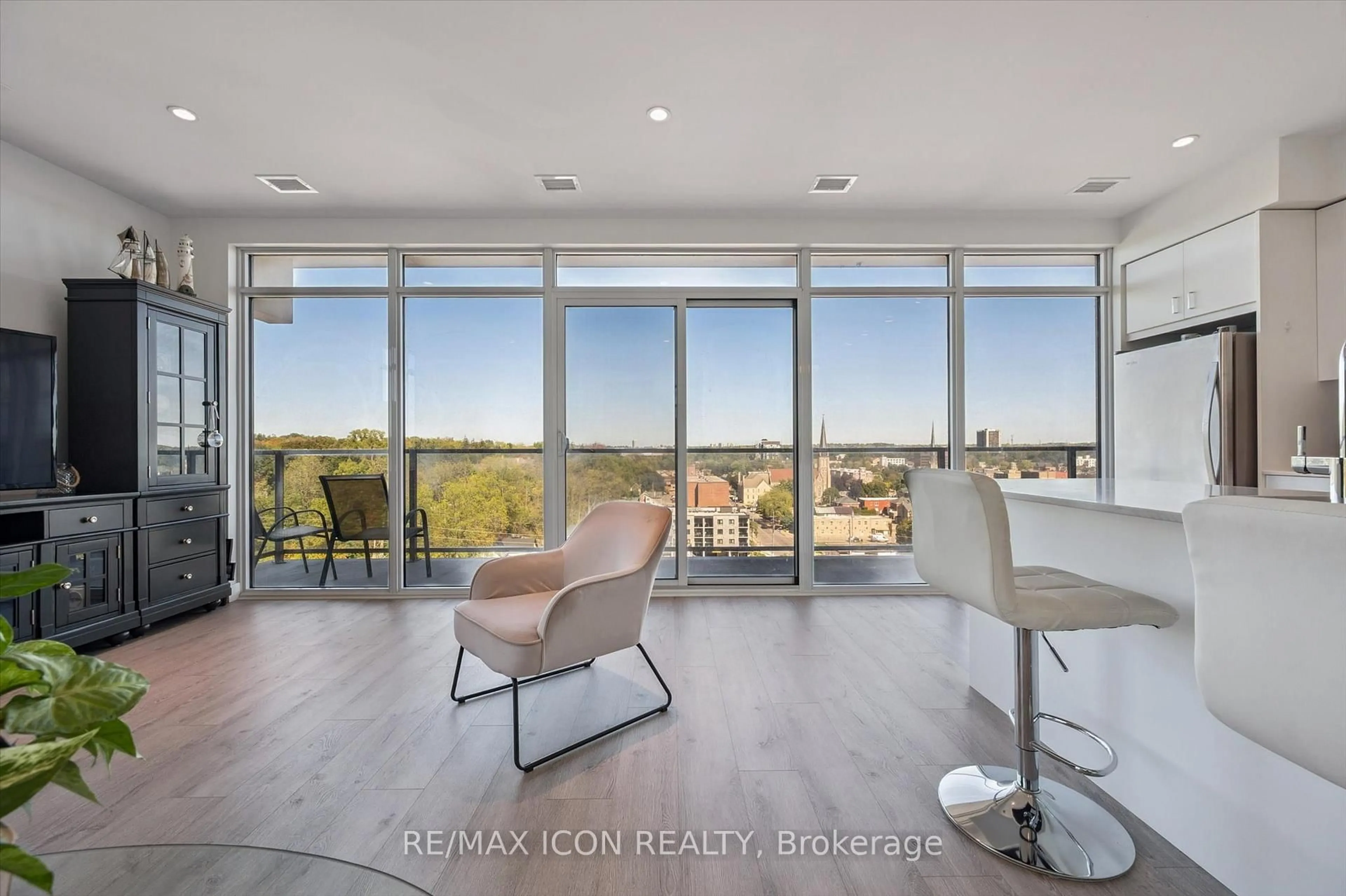 Unknown for 15 Glebe St #902, Cambridge Ontario N1S 0C3