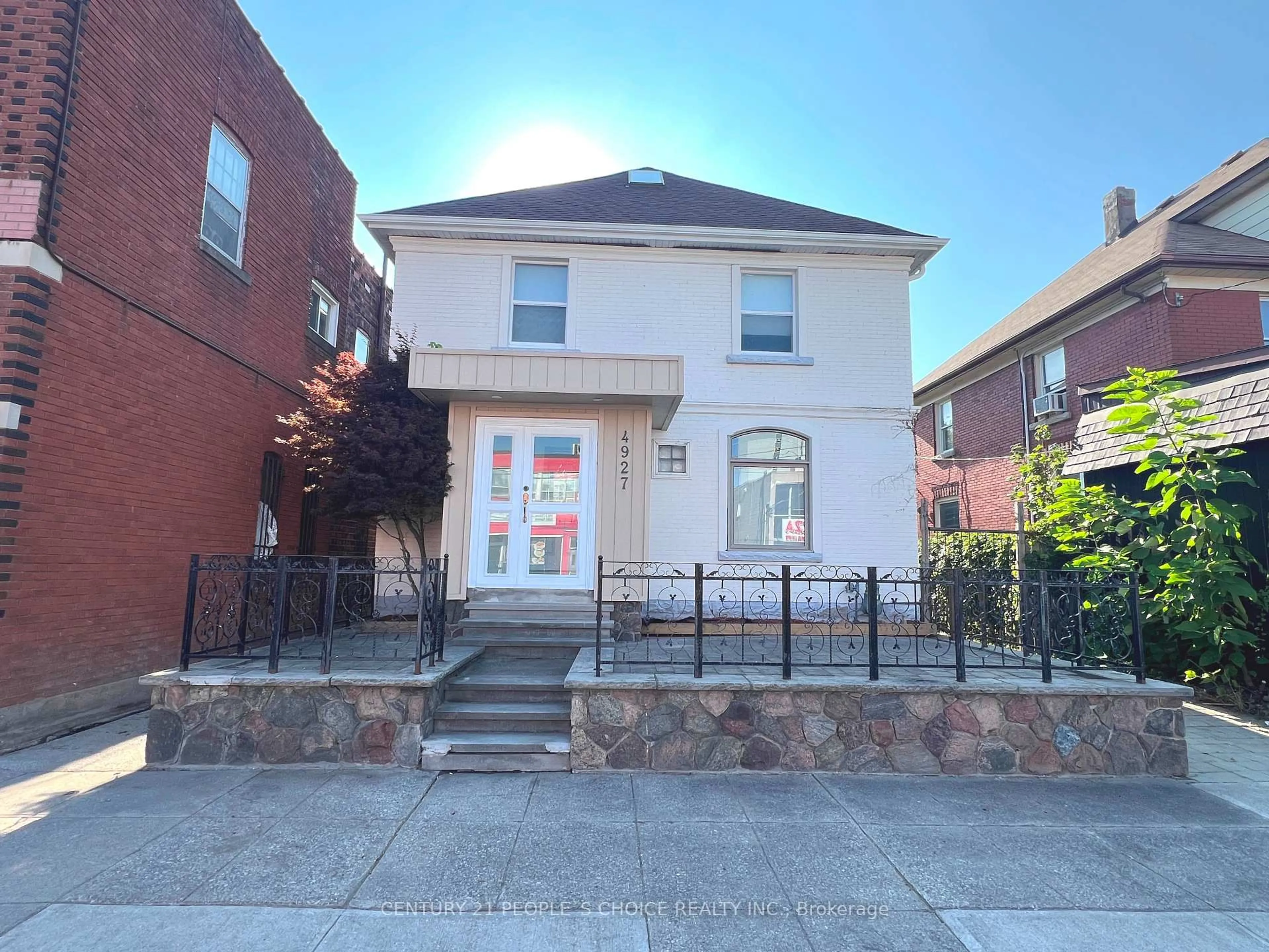 Home with brick exterior material, street for 4927 Victoria Ave, Niagara Falls Ontario L2E 4C7