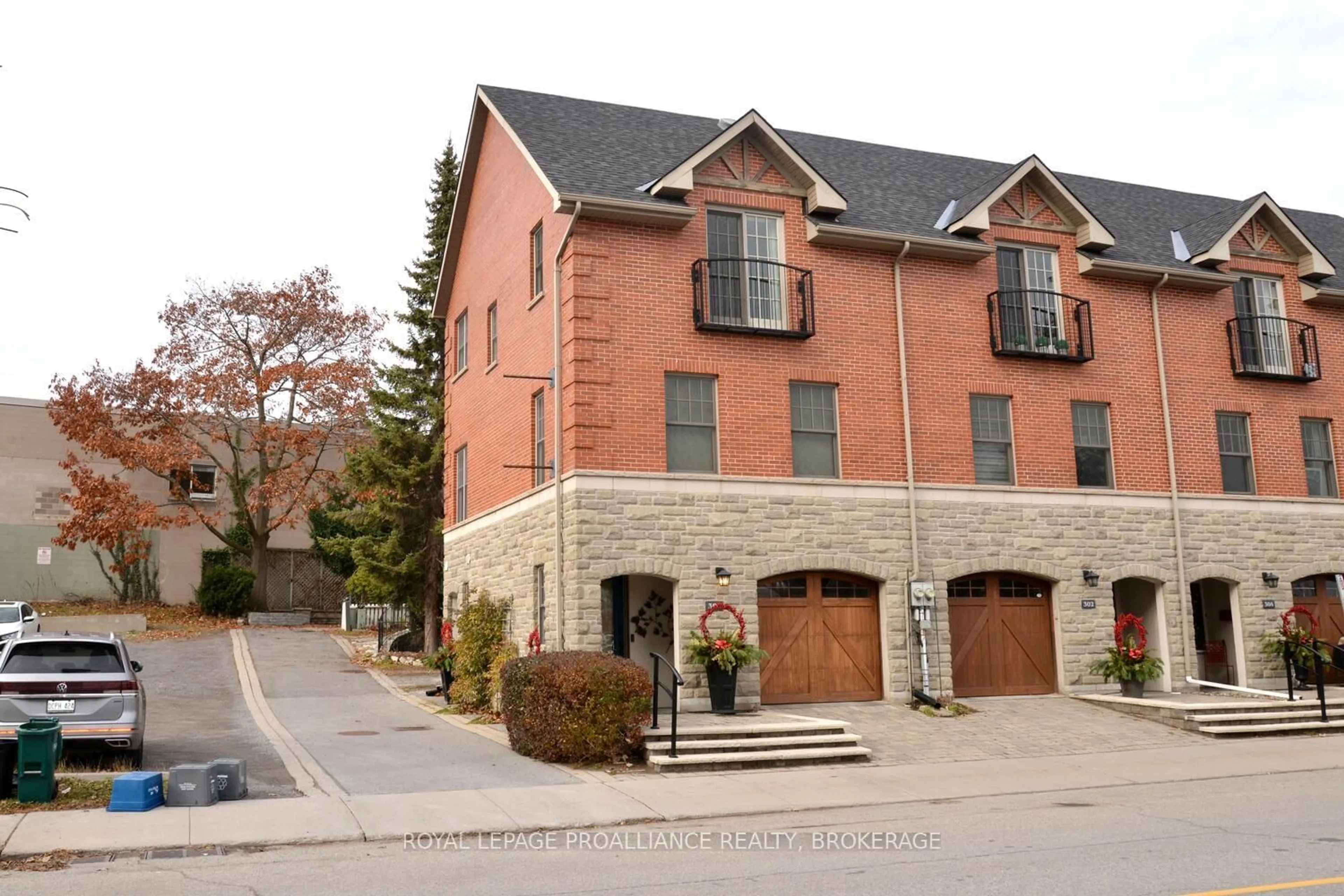 Home with brick exterior material, street for 300 Wellington St, Kingston Ontario K7K 2Z3