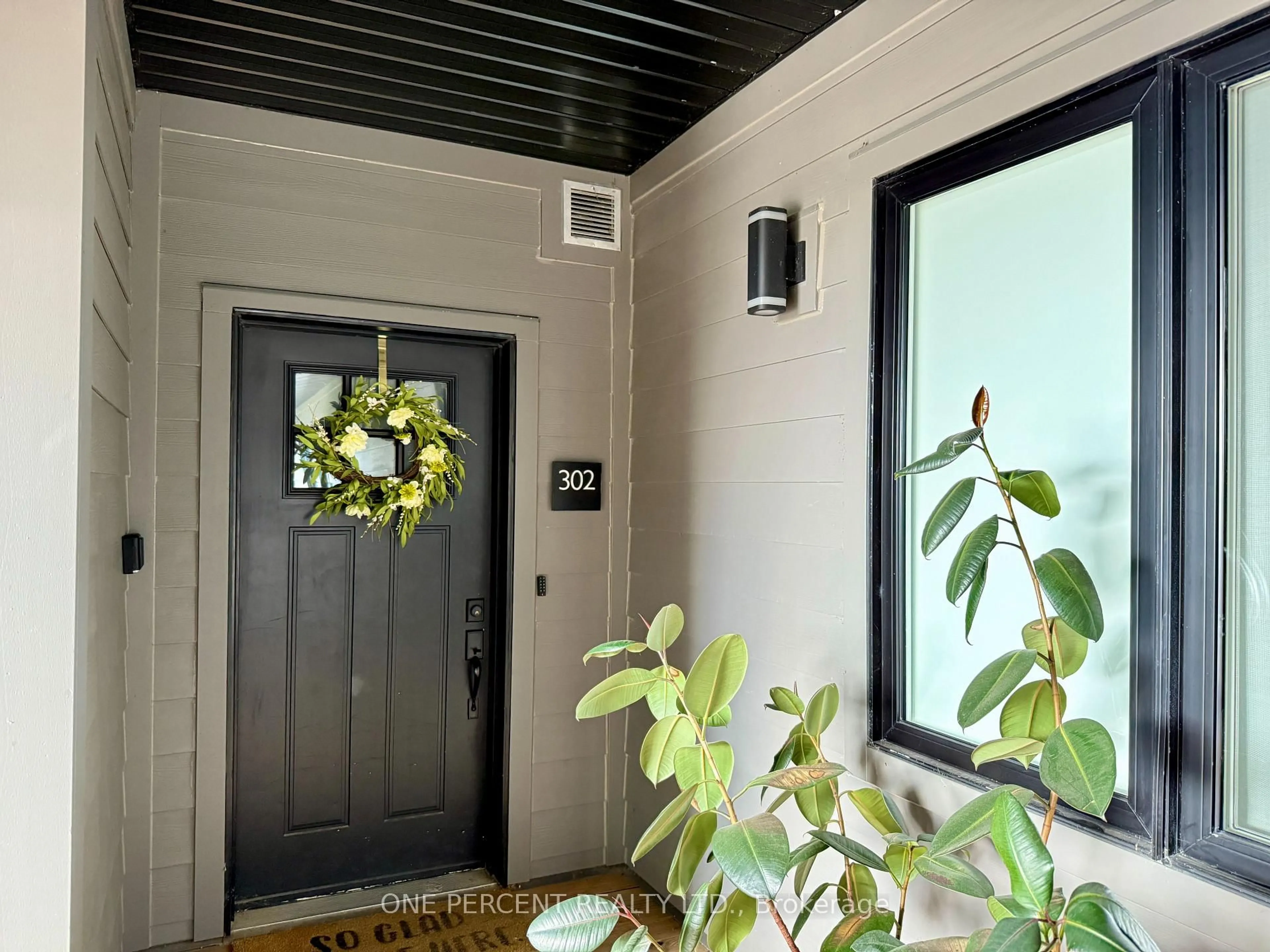 Indoor entryway for 12 Beckwith Lane #302, Blue Mountains Ontario L9Y 0A4