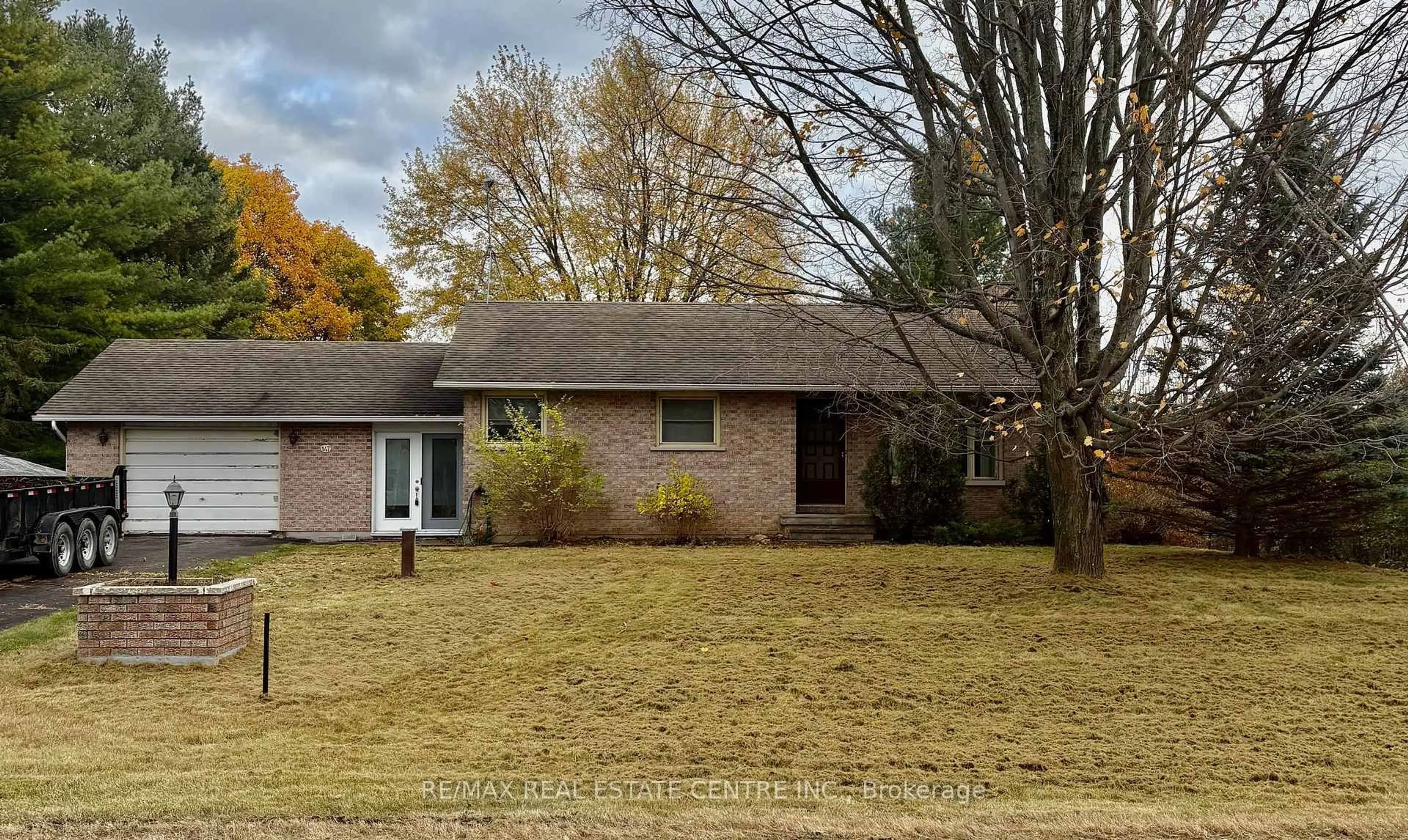 Home with brick exterior material, street for 147 Perth Rd, Smiths Falls Ontario K7A 4S7