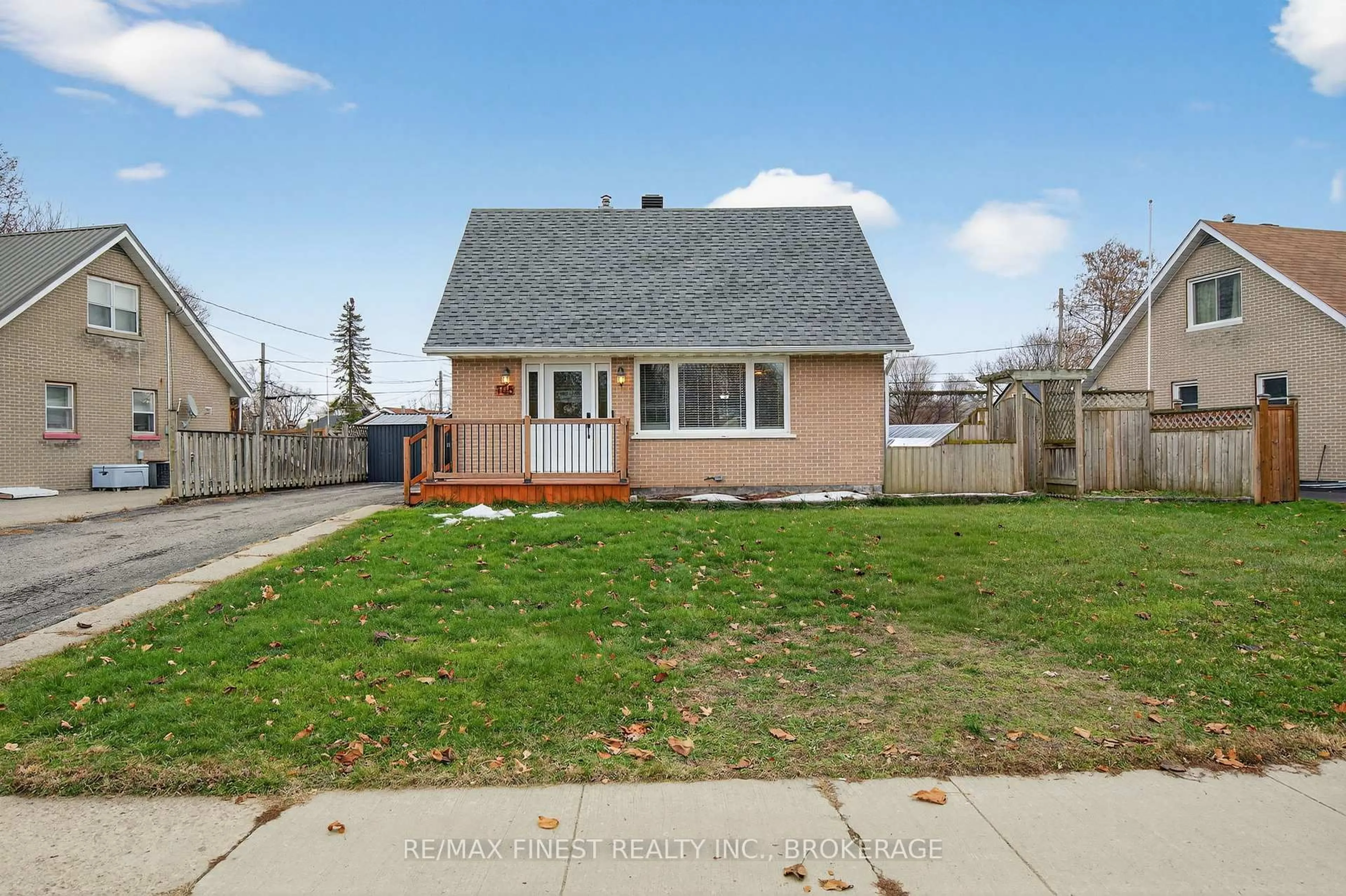 Home with vinyl exterior material, street for 105 Salisbury Ave, Brockville Ontario K6V 2T6