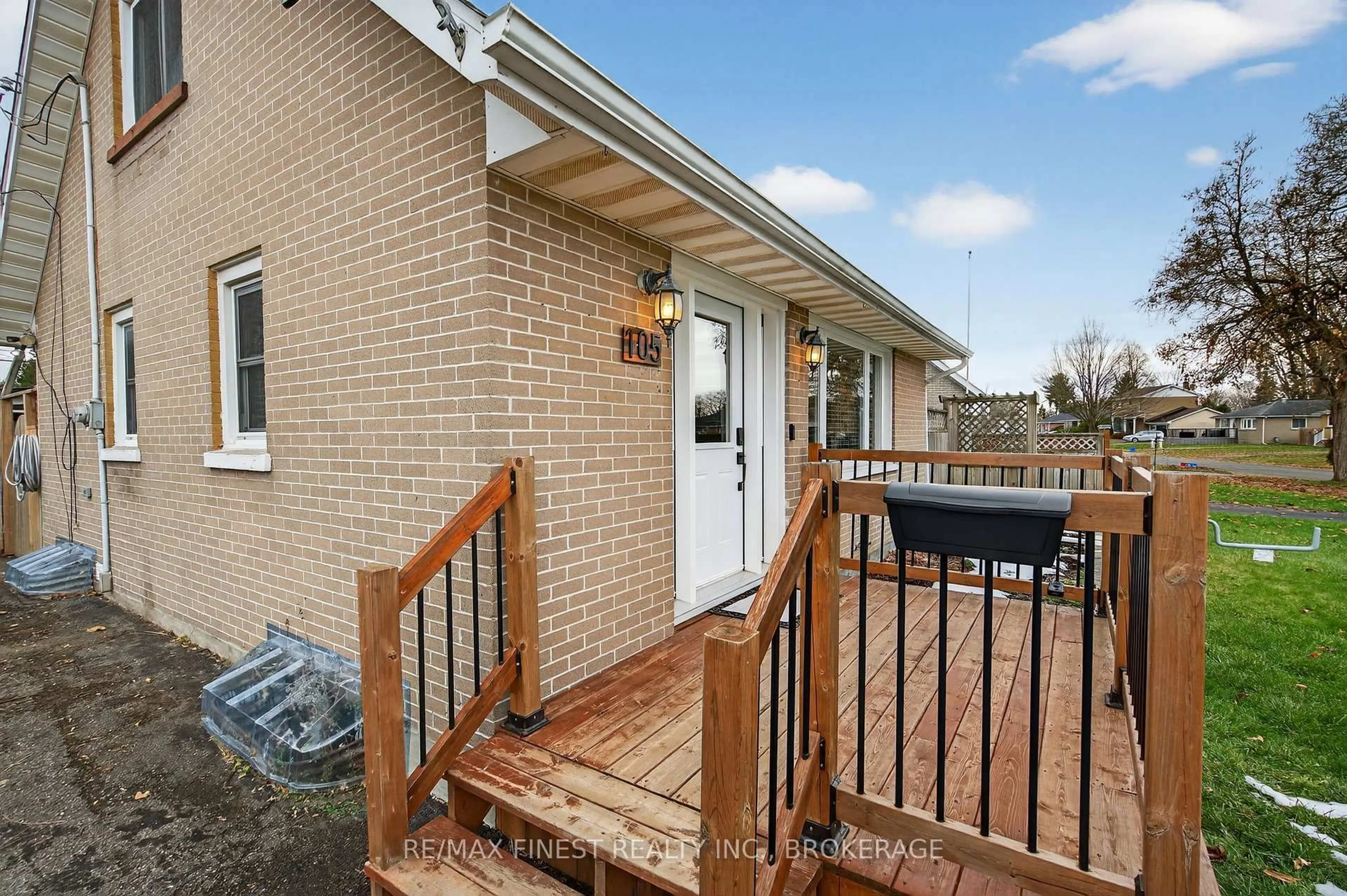 Unknown for 105 Salisbury Ave, Brockville Ontario K6V 2T6