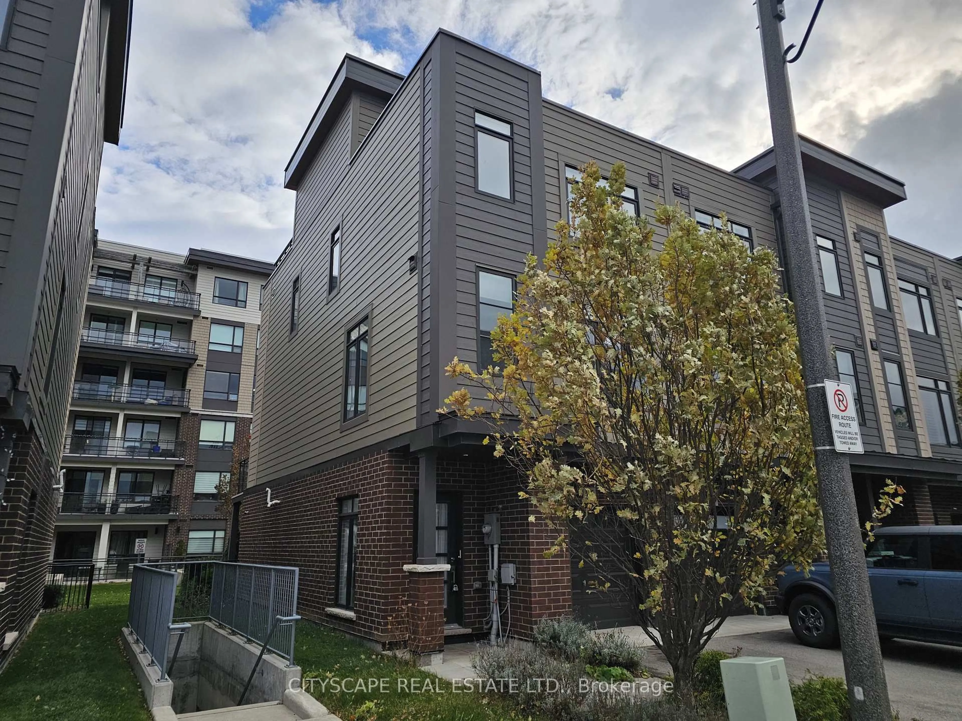 Home with brick exterior material, street for 16 Waterview Lane, Grimsby Ontario L3M 0H2