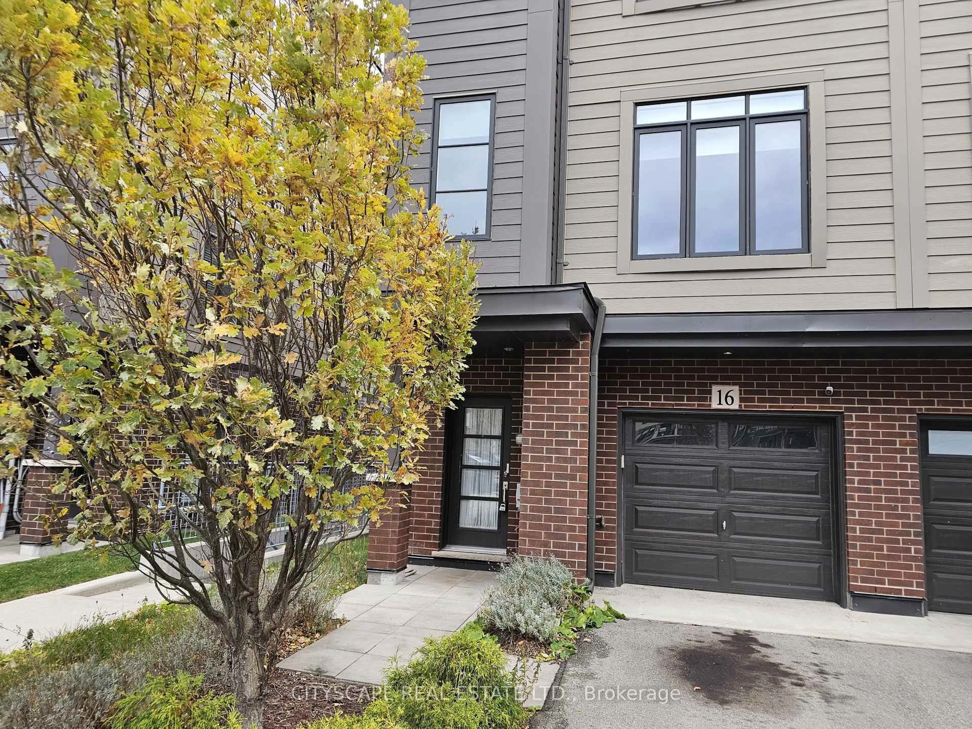 Home with brick exterior material, street for 16 Waterview Lane, Grimsby Ontario L3M 0H2