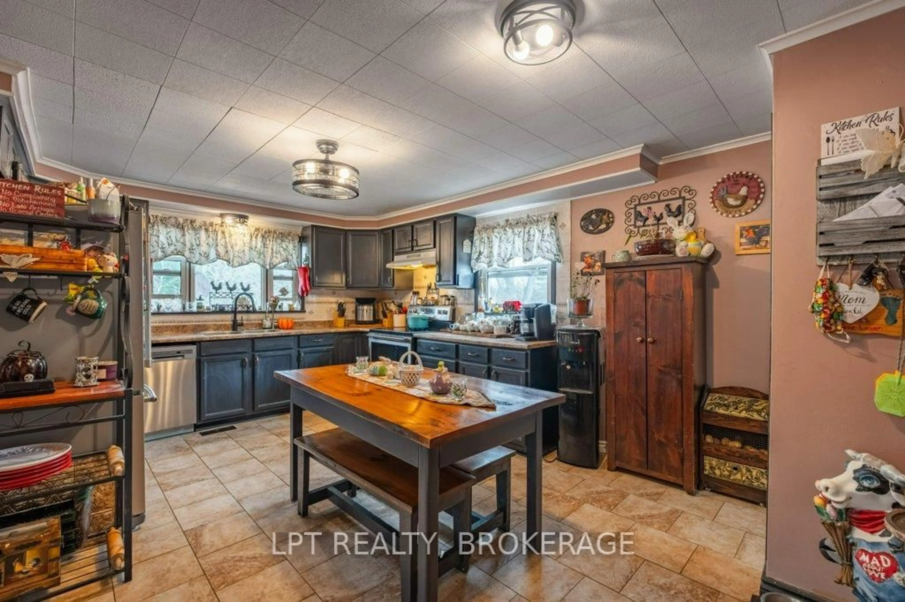 Open concept kitchen, ceramic/tile floor for 3939 Howes Rd, Bissett Creek Ontario K0H 2H0