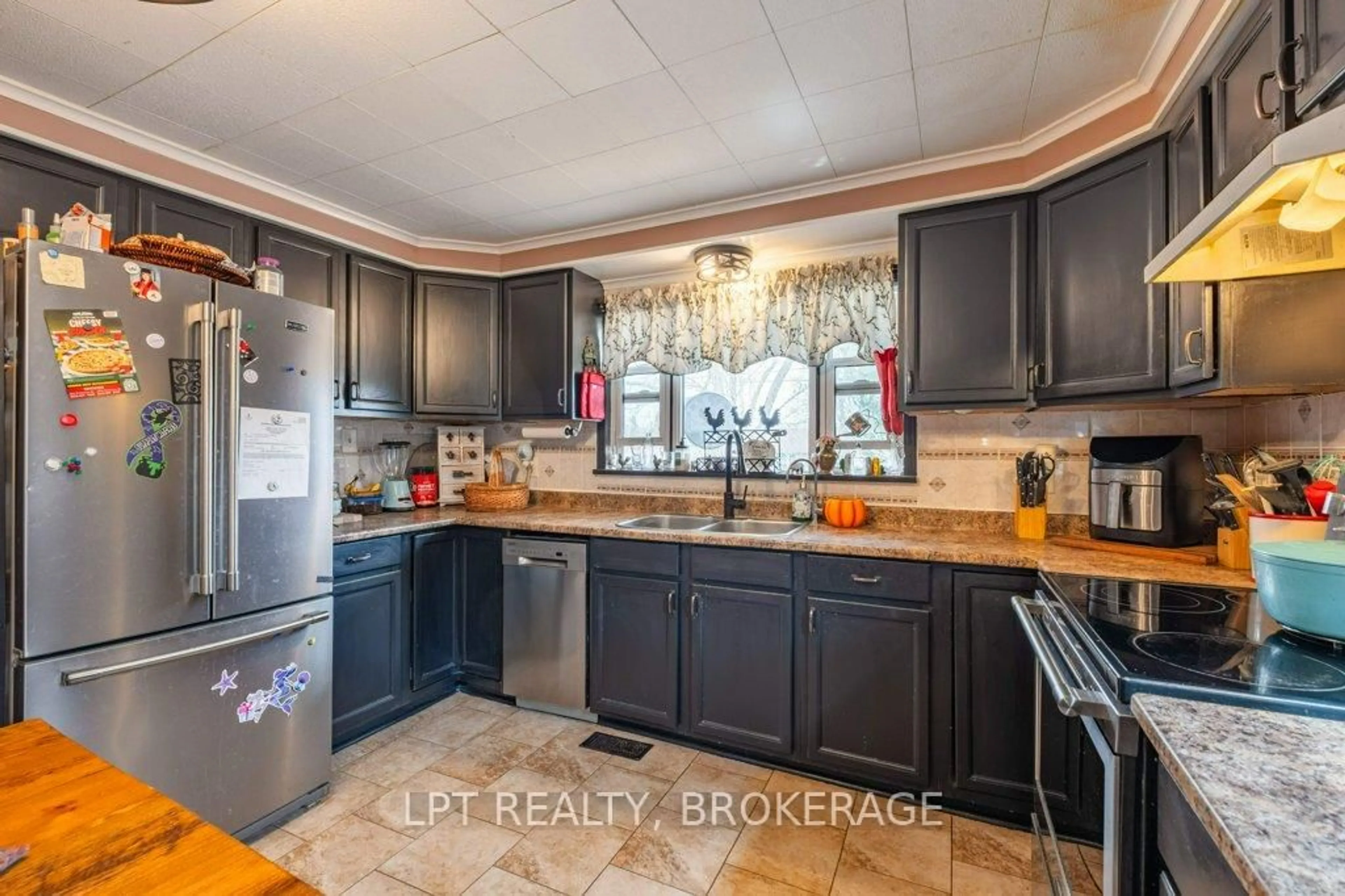 Open concept kitchen, ceramic/tile floor for 3939 Howes Rd, Bissett Creek Ontario K0H 2H0