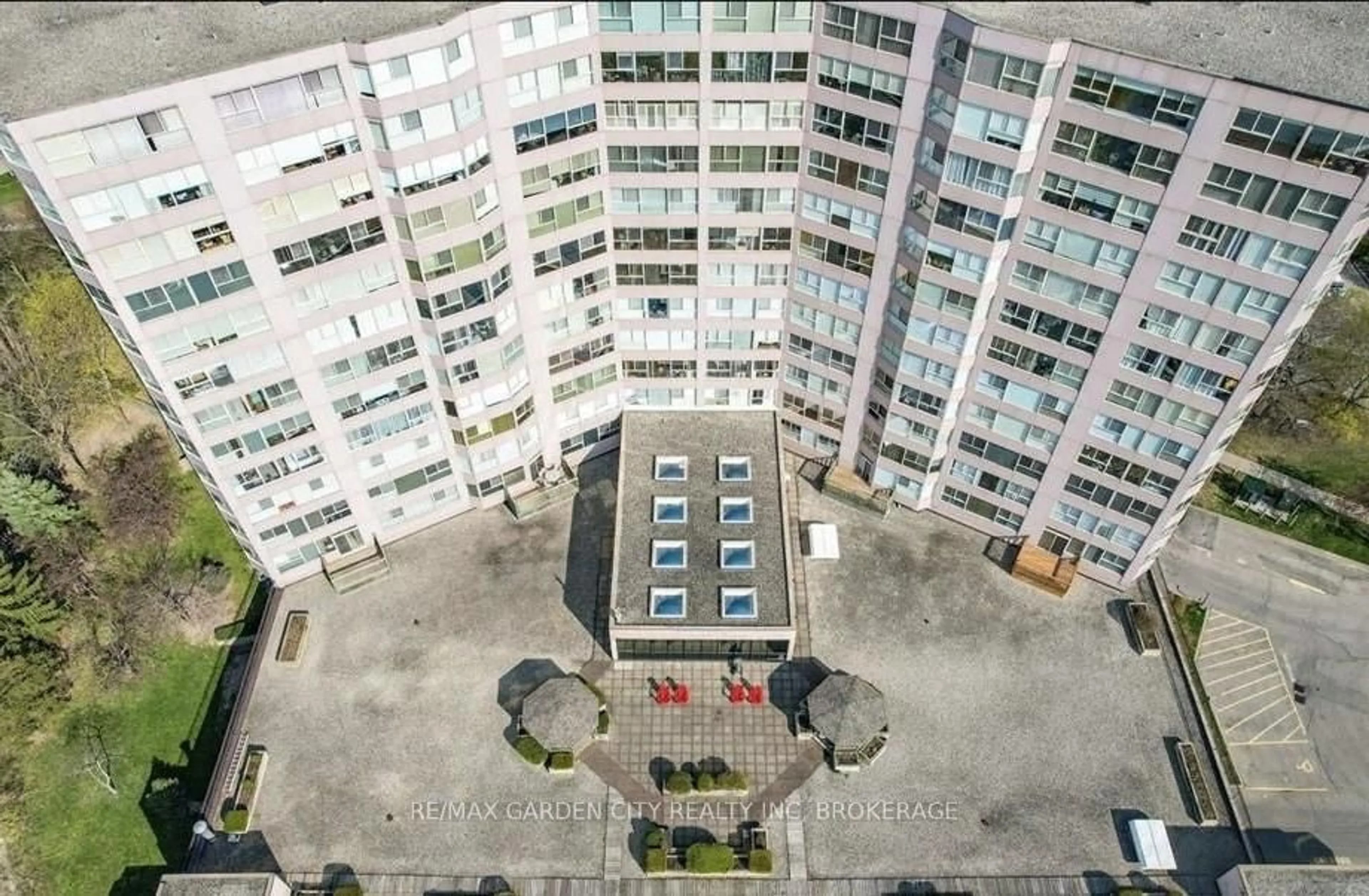 A pic from outside/outdoor area/front of a property/back of a property/a pic from drone, city buildings view from balcony for 7 Gale Cres #1110, St. Catharines Ontario L2R 7M8