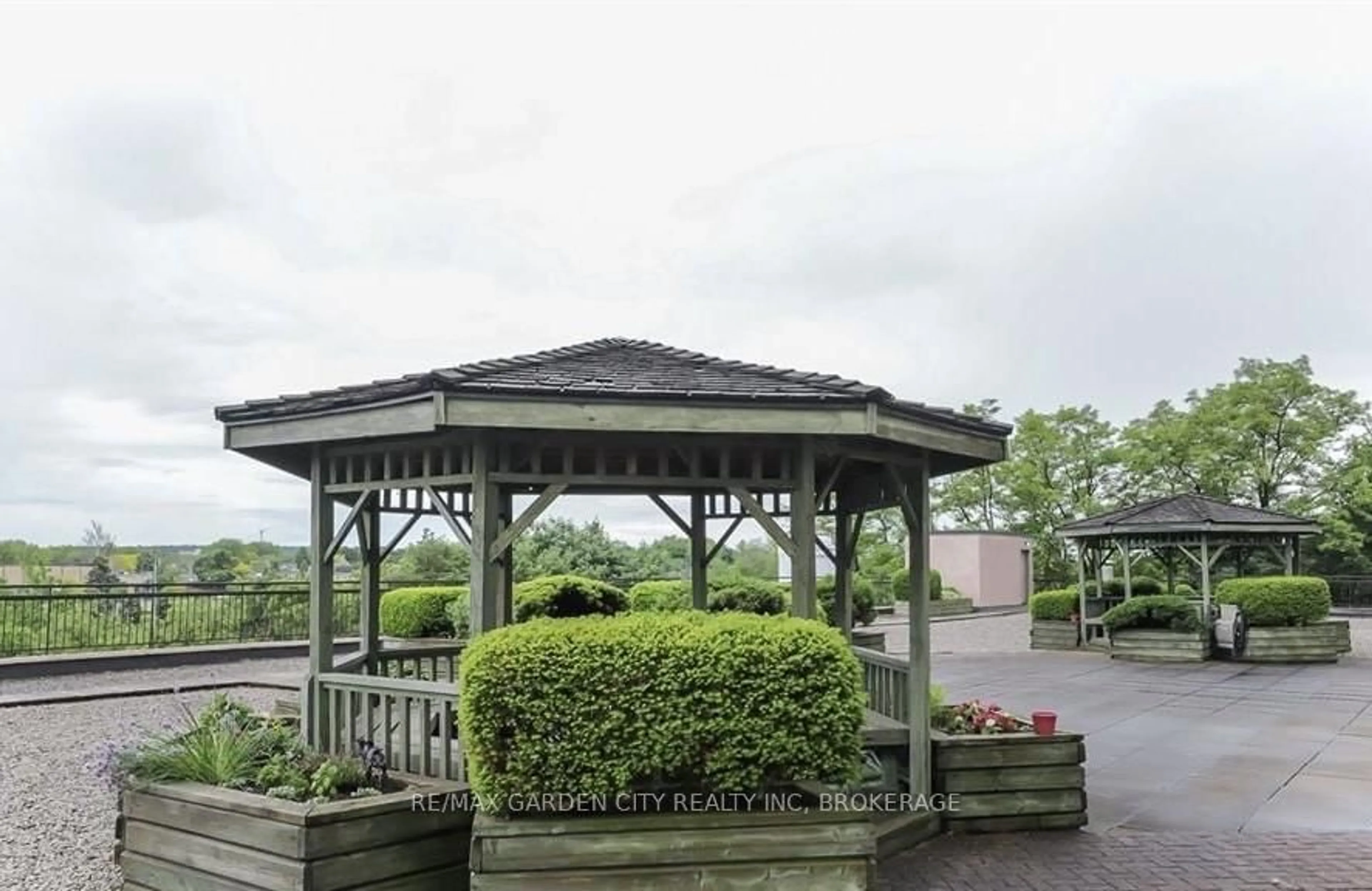 Patio, unknown for 7 Gale Cres #1110, St. Catharines Ontario L2R 7M8