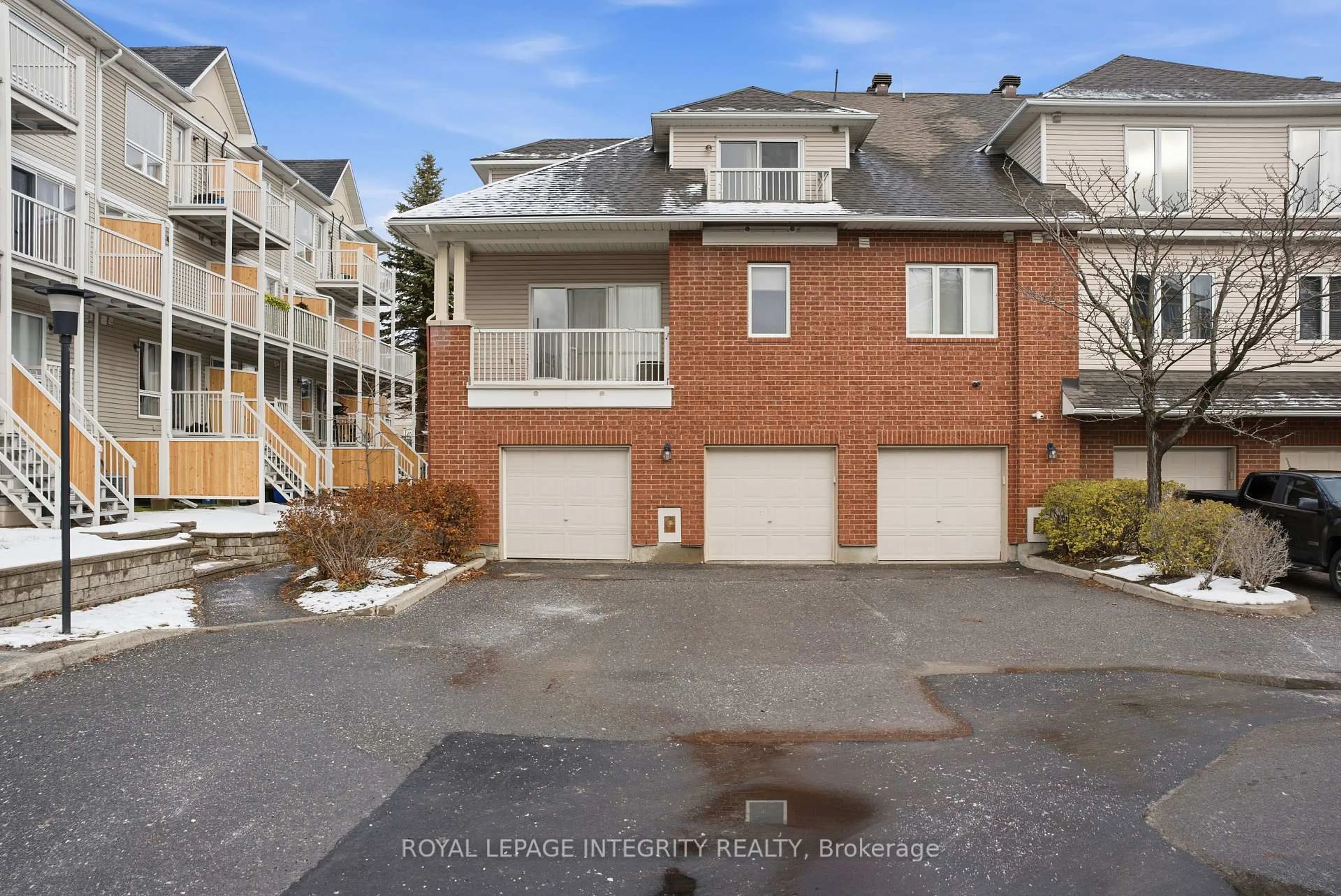 A pic from outside/outdoor area/front of a property/back of a property/a pic from drone, street for 10 Daybreak St #B, Ottawa Ontario K2G 6T9