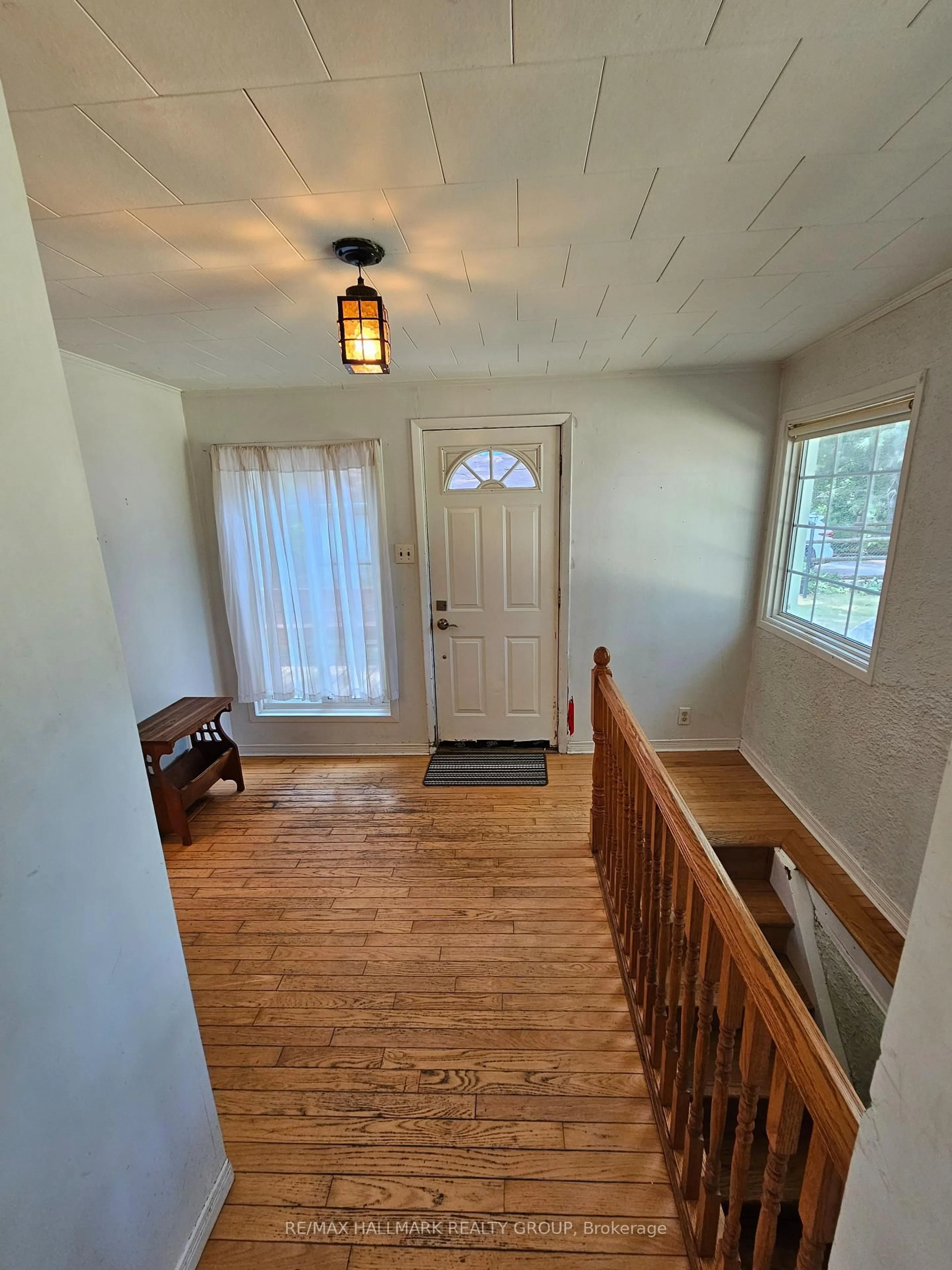 Indoor entryway for 155 MacMillan Lane, Ottawa Ontario K0A 3M0