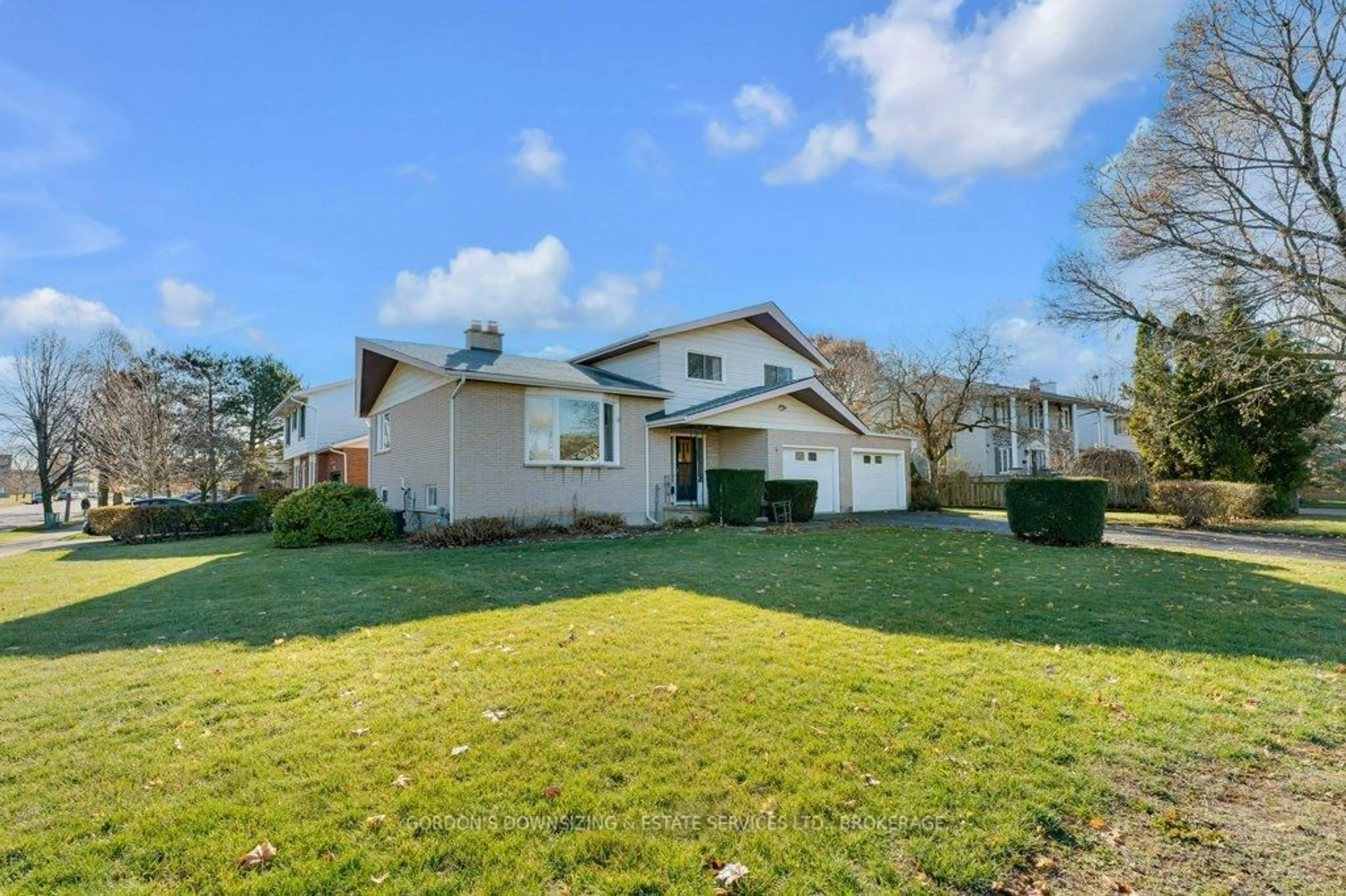 A pic from outside/outdoor area/front of a property/back of a property/a pic from drone, water/lake/river/ocean view for 6 Metcalfe Ave, Kingston Ontario K7M 2W6