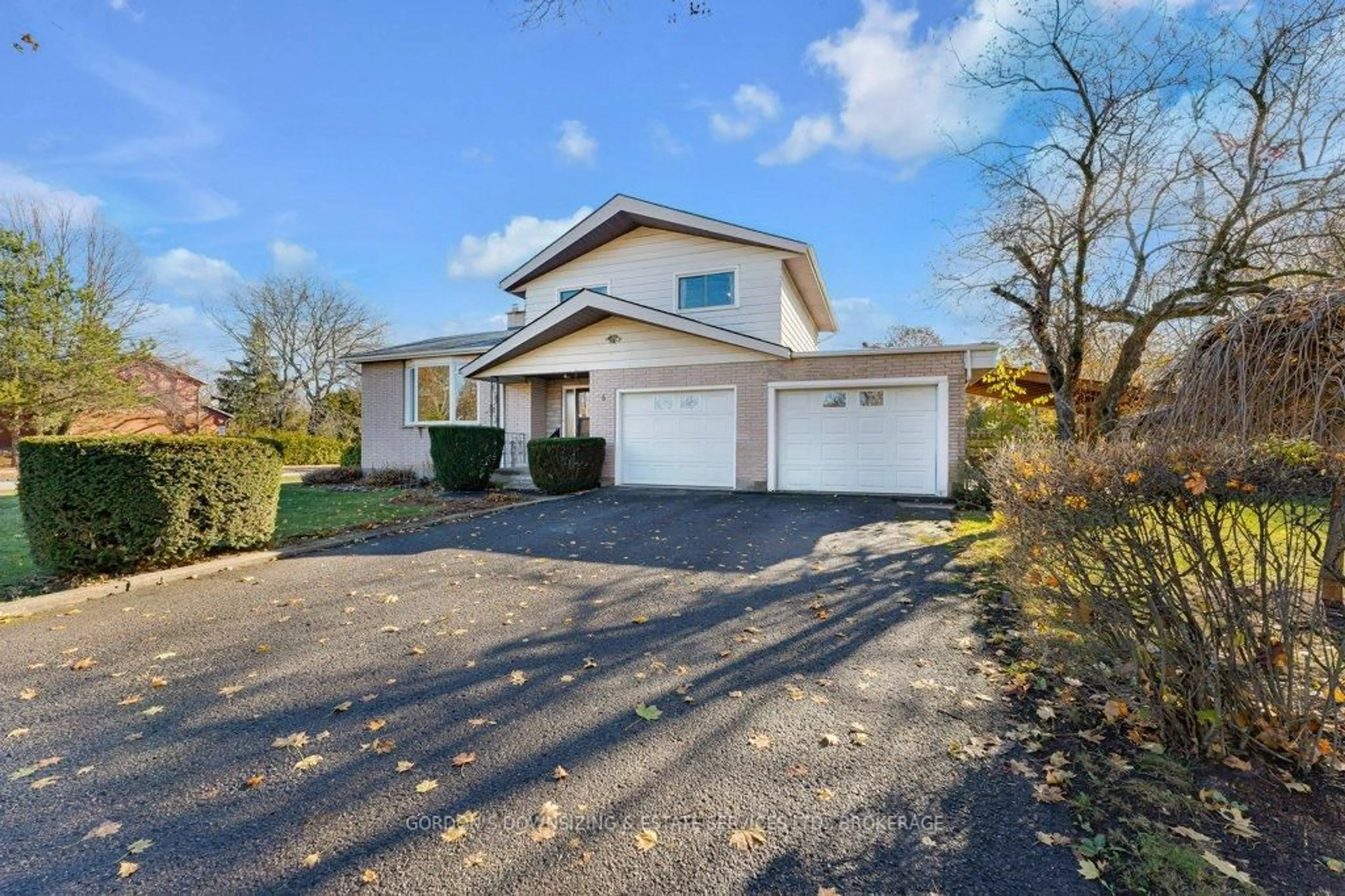 A pic from outside/outdoor area/front of a property/back of a property/a pic from drone, street for 6 Metcalfe Ave, Kingston Ontario K7M 2W6